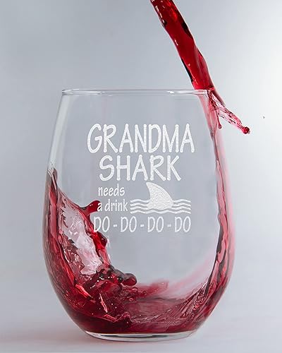 Miniatura 4 de Grandma Shark Needs a Drink, copa de vino sin tallo de 15 onzas, regalos para la nueva abuela, día de la madre, anuncio de embarazo, nueva abuela,