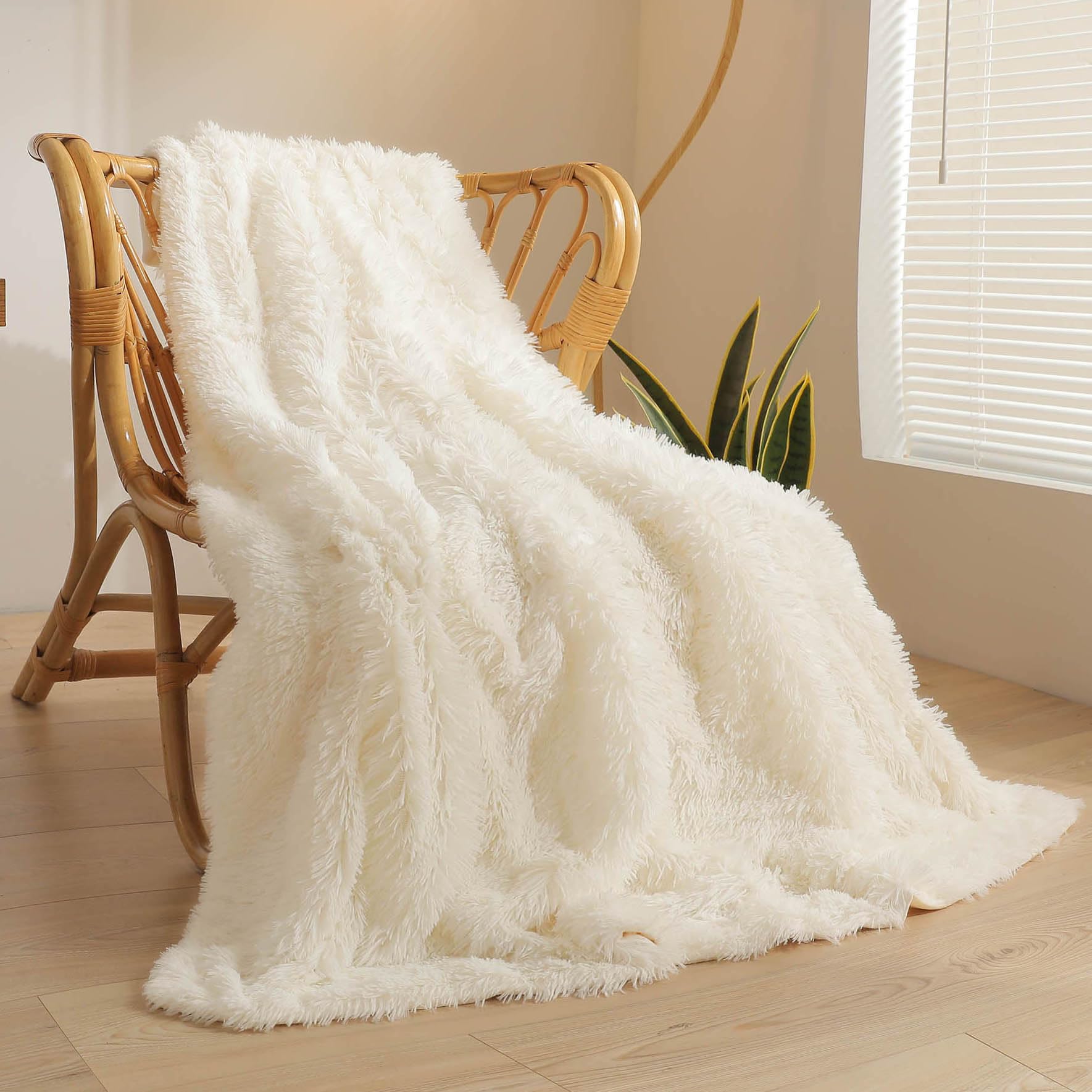 XeGe Luxury Faux Fur Blanket, Beige Soft Big Fluffy Throw, Shaggy Plush Decorative Couch Blanket Ivory