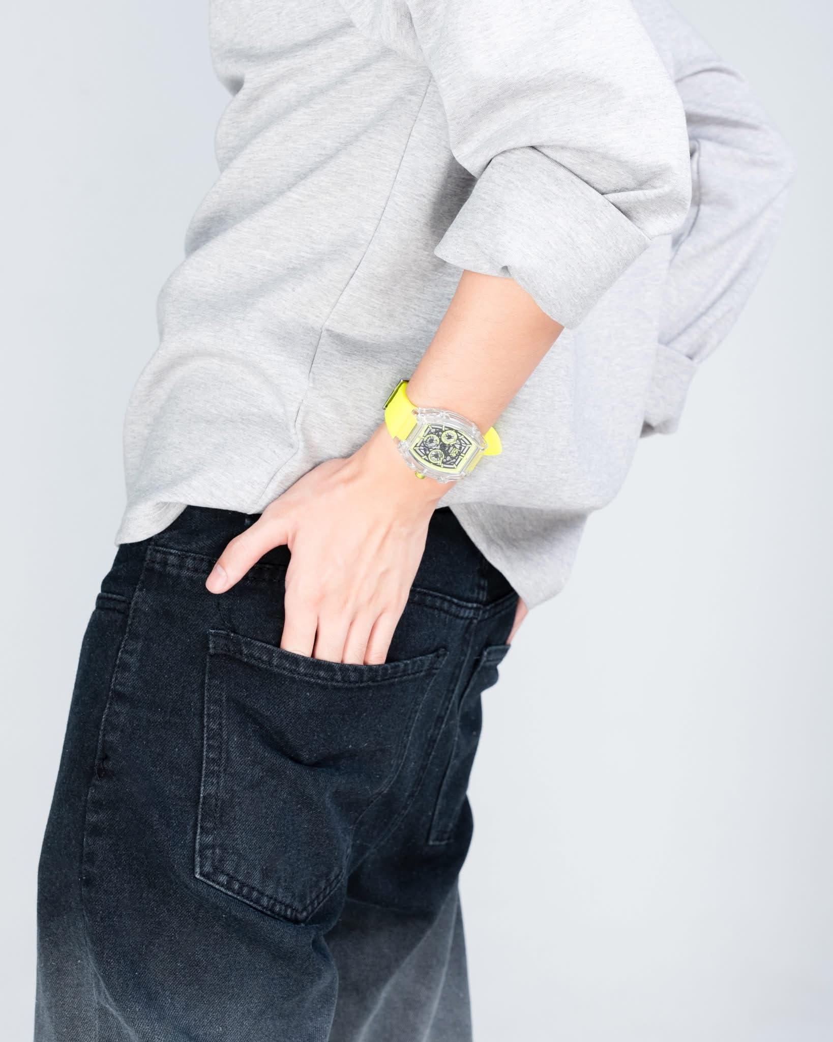 Image secondaire de Montre ICE-WATCH Ice Boliday Jaune pour Homme - Design Transparent et Tendance