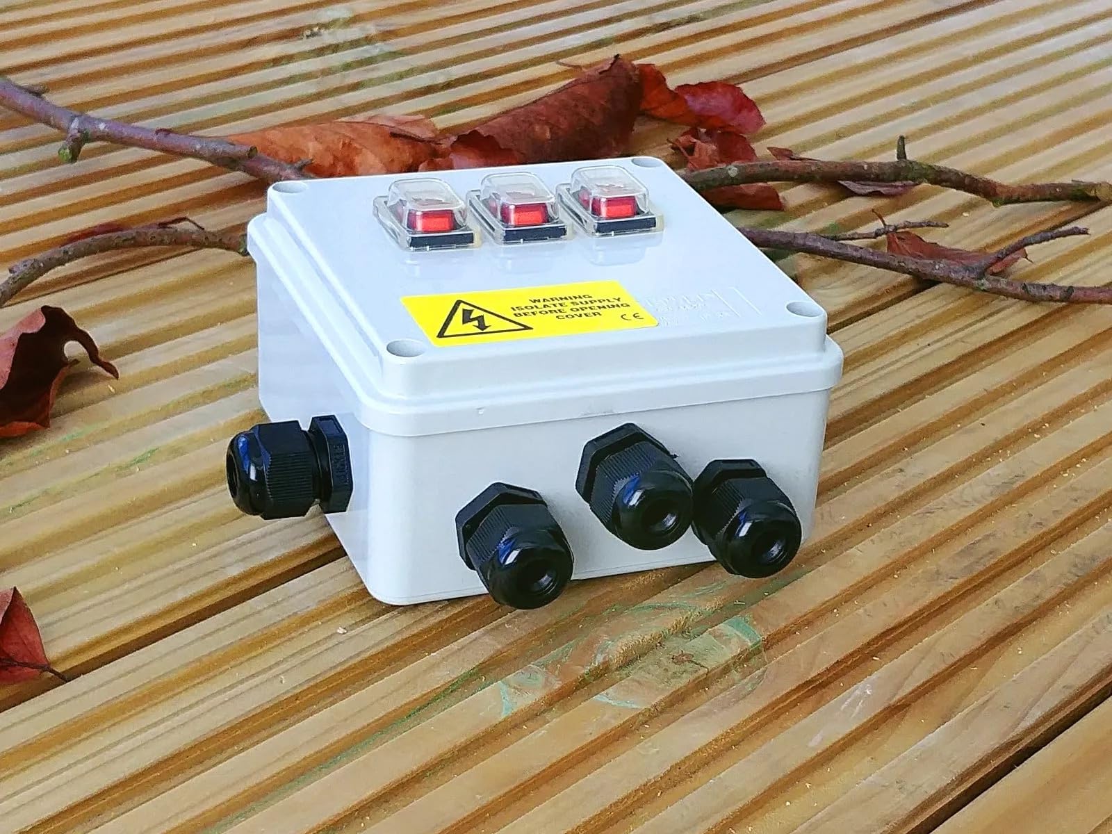 Illuminated Rocker Switch box for Pond Pumps, Filters etc and Outdoor Lighting (3 Way)