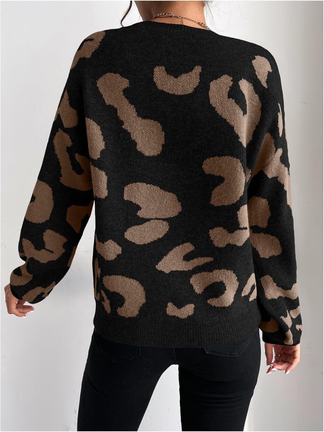 Verdusa Women's Drop Shoulder Leopard Sweater Old Money Crew Neck Knit Tops - Image 3