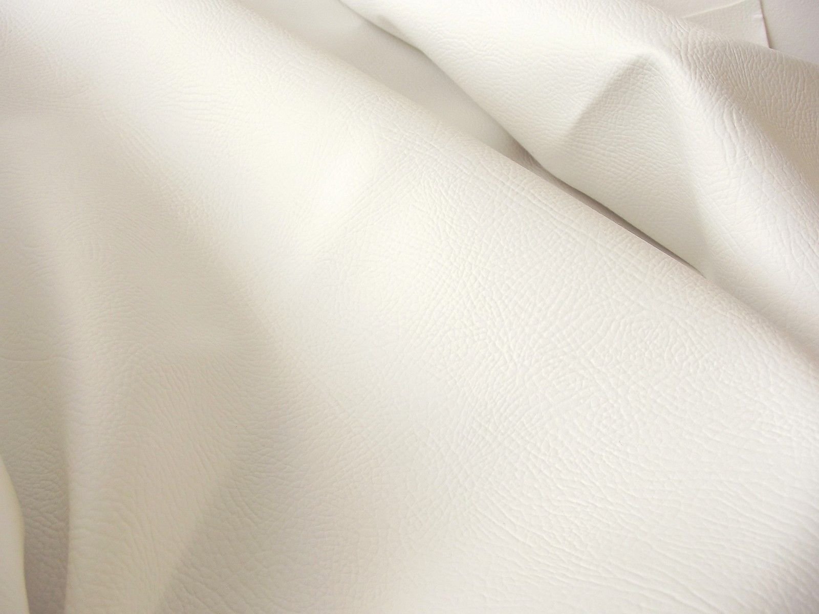 Vêtement vinyle PVC blanc mat aspect cuir noble pour créations de mode chic