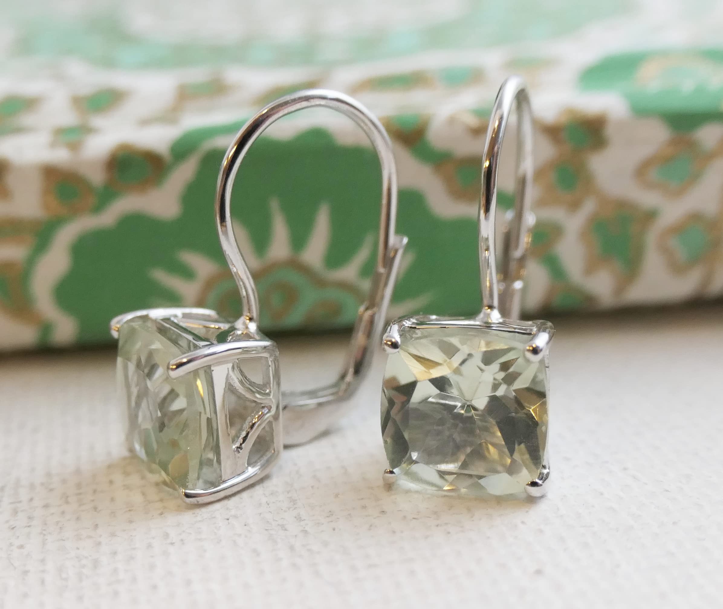 Orecchini pendenti in argento 925 con prasiolite ametista verde - Taglio cuscino sfaccettato - Gioiello elegante e raffinato