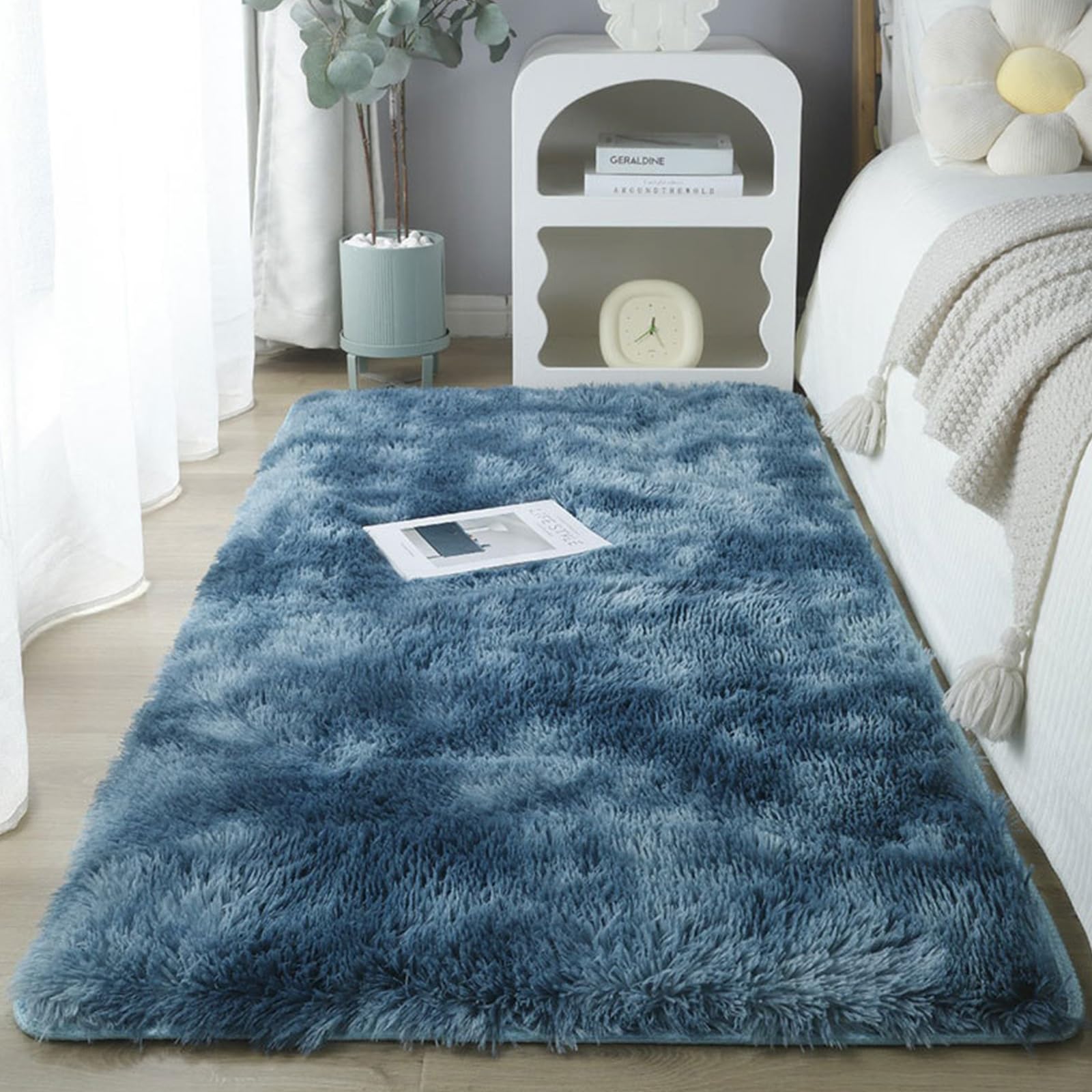 Tapis shaggy bleu paon pour réchauffer le sol du salon et de la chambre