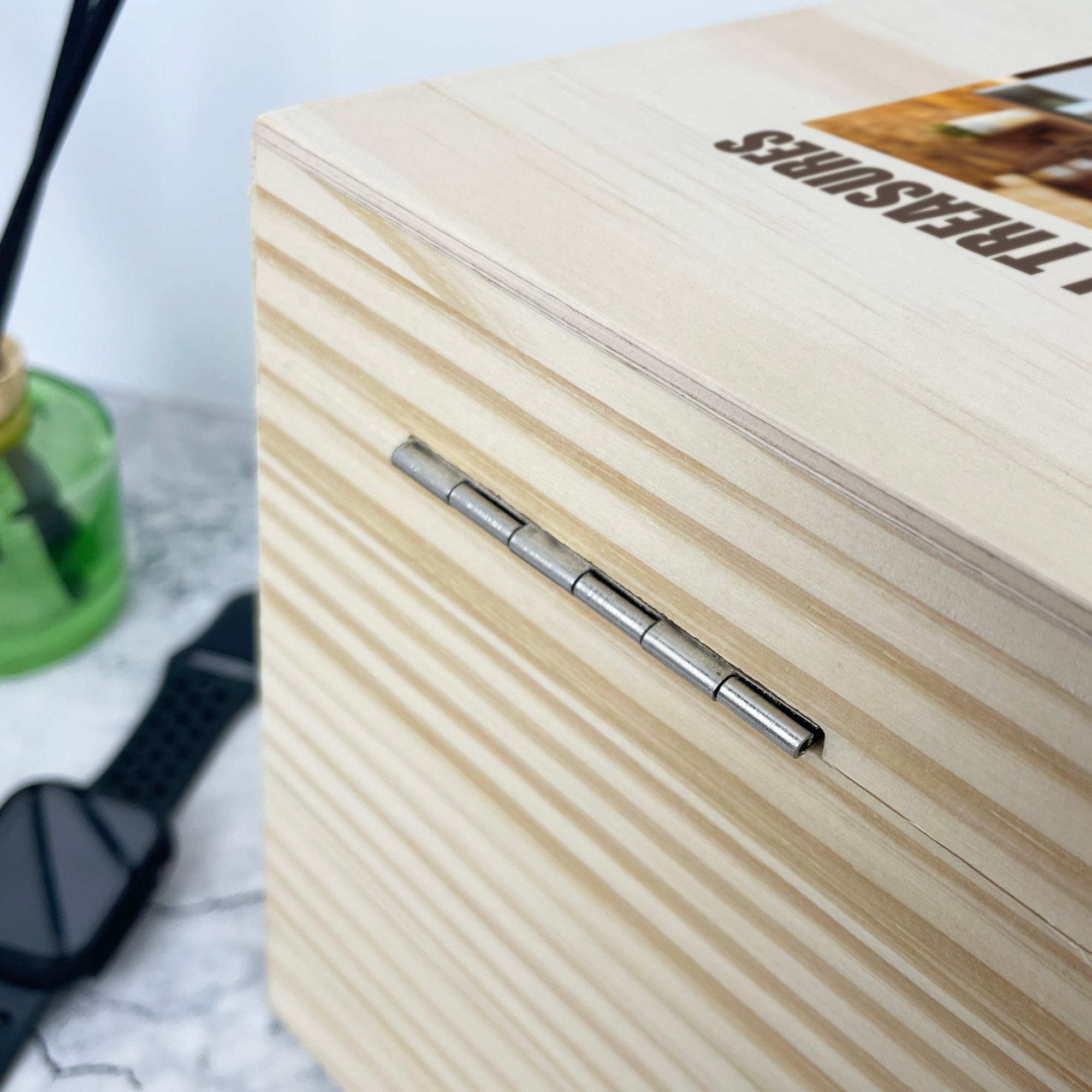 Caja de recuerdos personalizable con diseño de pino de nuestros tesoros especiales, regalo del día del padre, caja de recuerdos de madera personalizada, carga tu propia foto, bisagras y cierre de