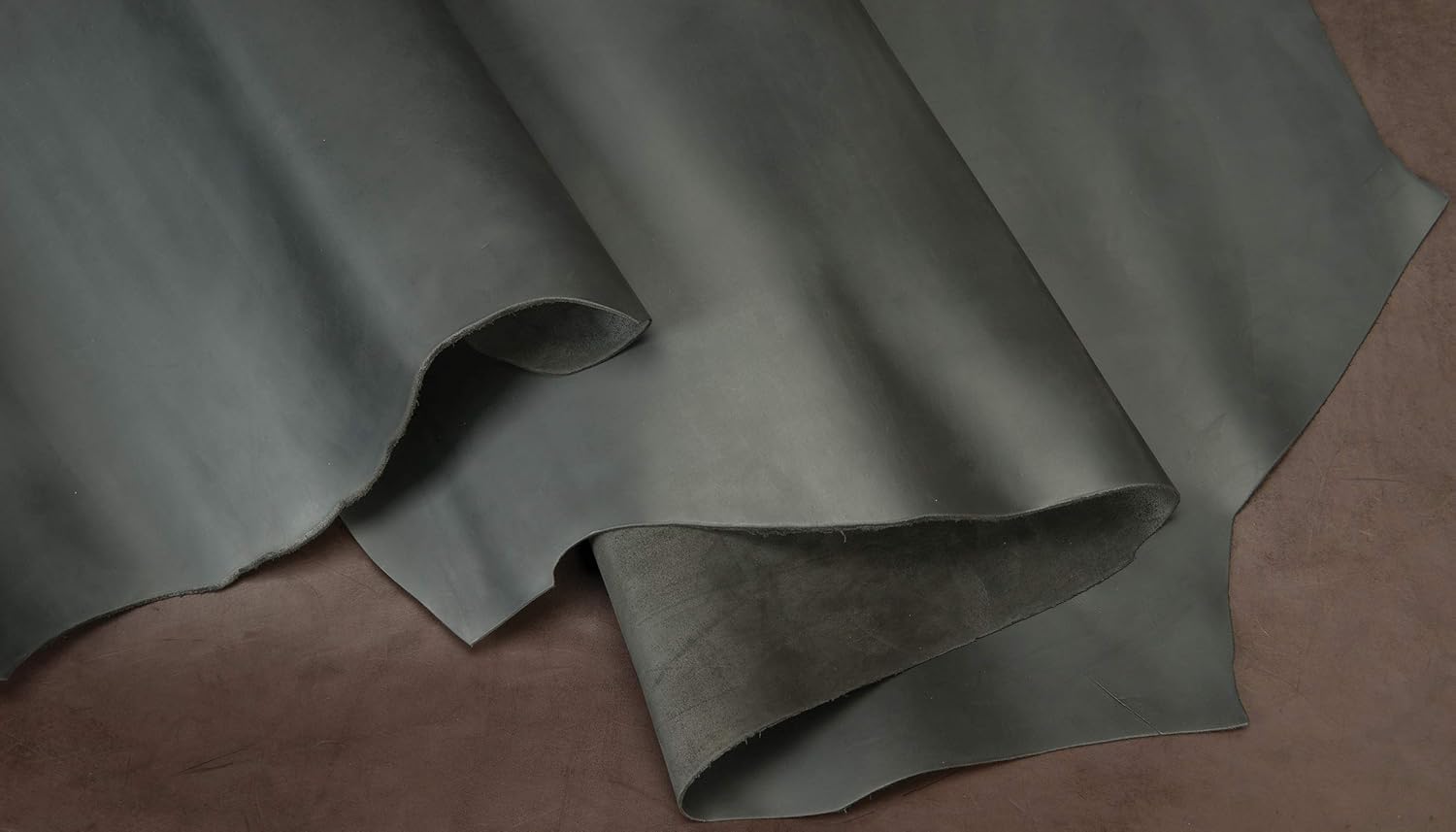 Chrome Oil Tanned Top Grain Leather Side, Black