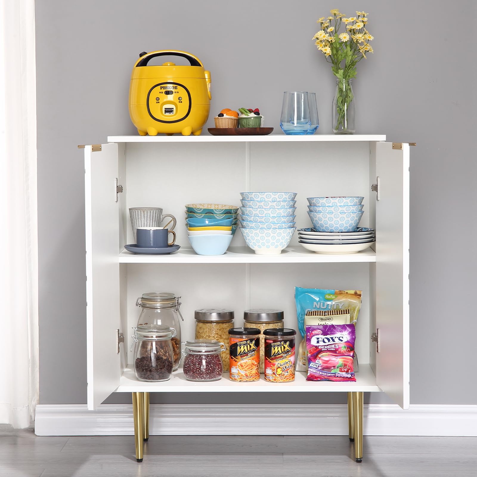 Garvee Aparador Moderno de Madera - Puertas Decorativas en Relieve - Estantes y Gran Capacidad de Almacenamiento - para Comedor, Cocina, Entrada o Pasillo - Ideal como Buffet o Armario para vajilla -