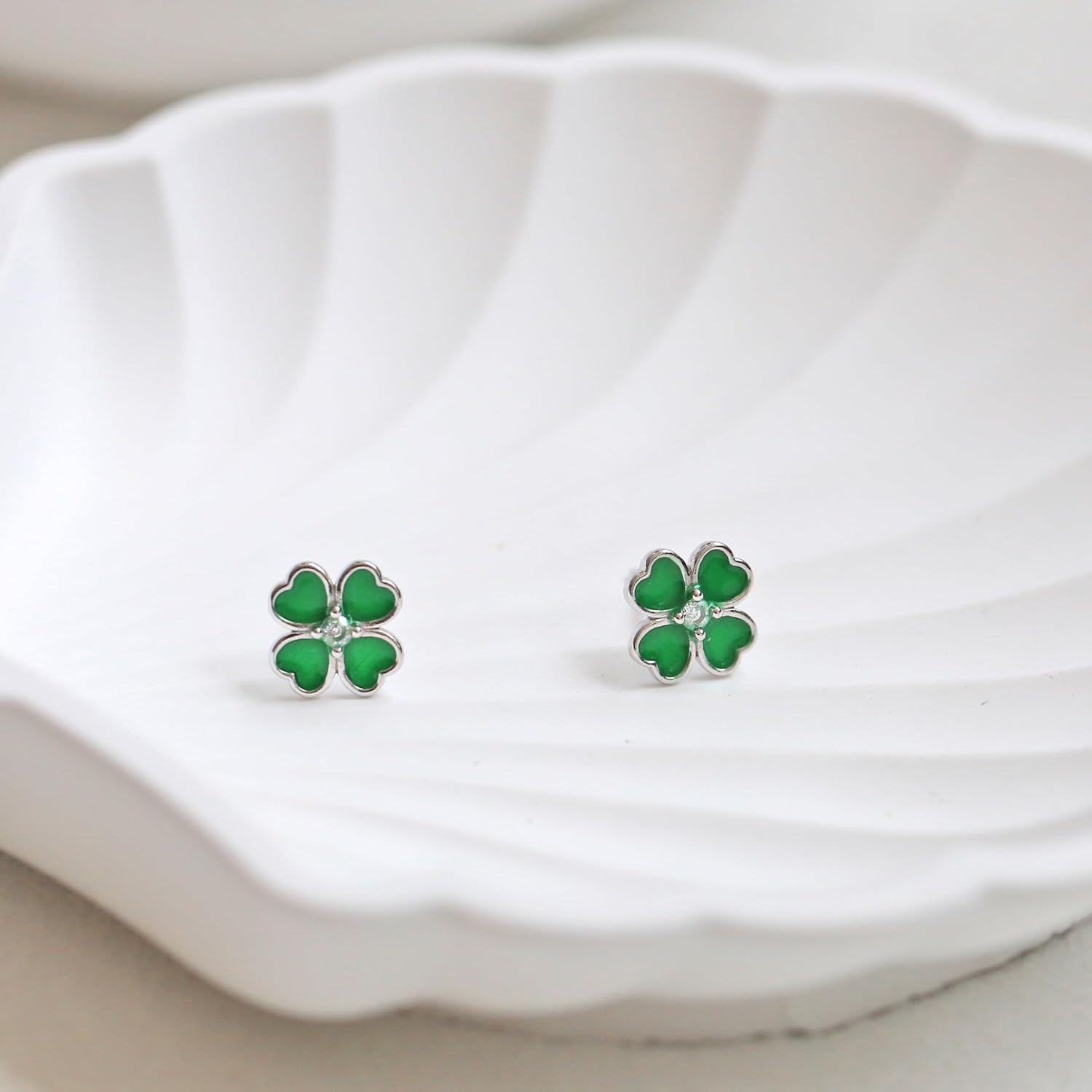 Rnivida Sterling Silver Clover Stud Earrings, Green Shamrock Earring for Women