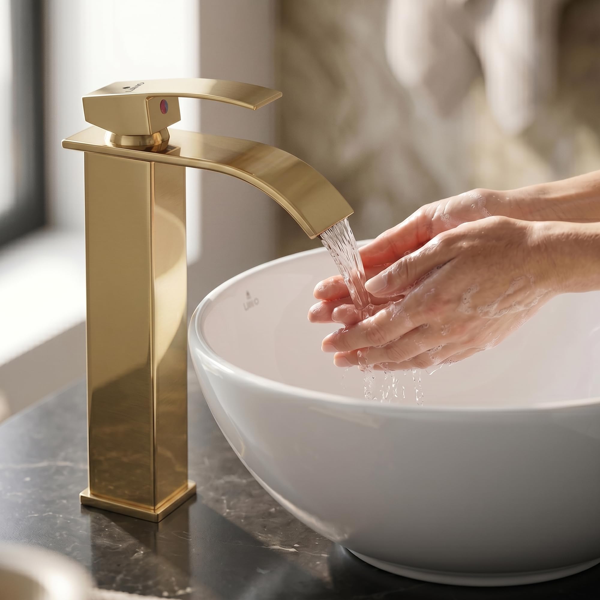 AKORD Mitigeur de Lavabo EVIO Haute Cascade pour Vasque à Poser, Robinet de Salle de Bain Design, 30 cm, Or