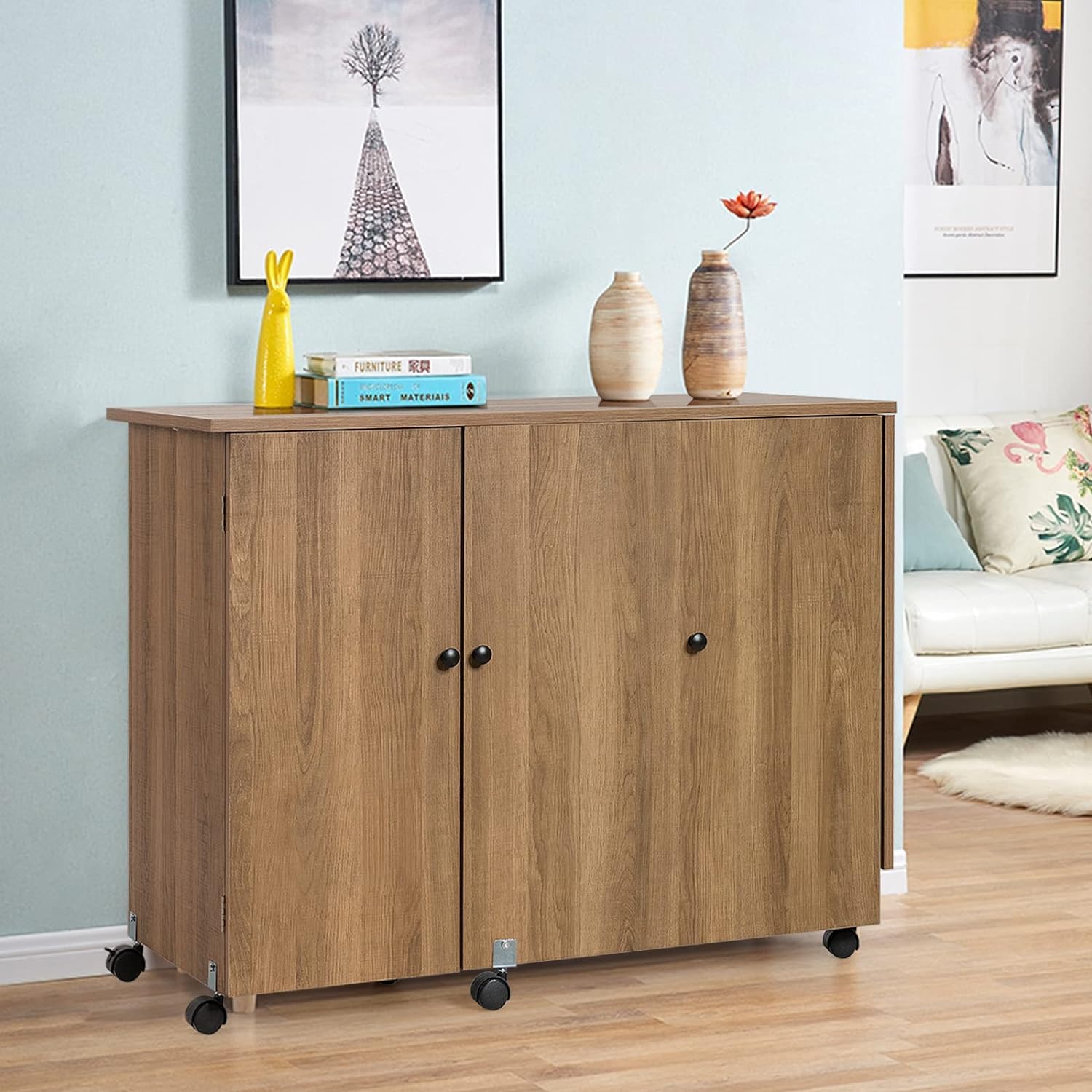 GIANTEX Armario de Costura Plegable con 5 Ruedas y 3 Estantes, Mesa Plegable de Costura con Tabique, Mueble para Máquina de Coser para Dormitorio, Salón y Estudio (Marrón)
