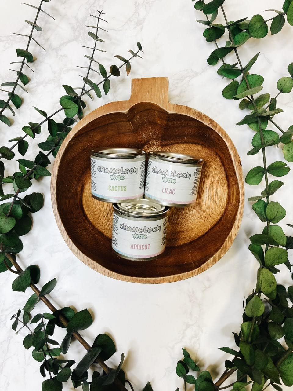 Dixie Belle Chameleon Wax - Lilac - Iridescent Oil Based Sheer Wax - DIY Furniture, Tables, Projects - Shimmery Shiny Finish