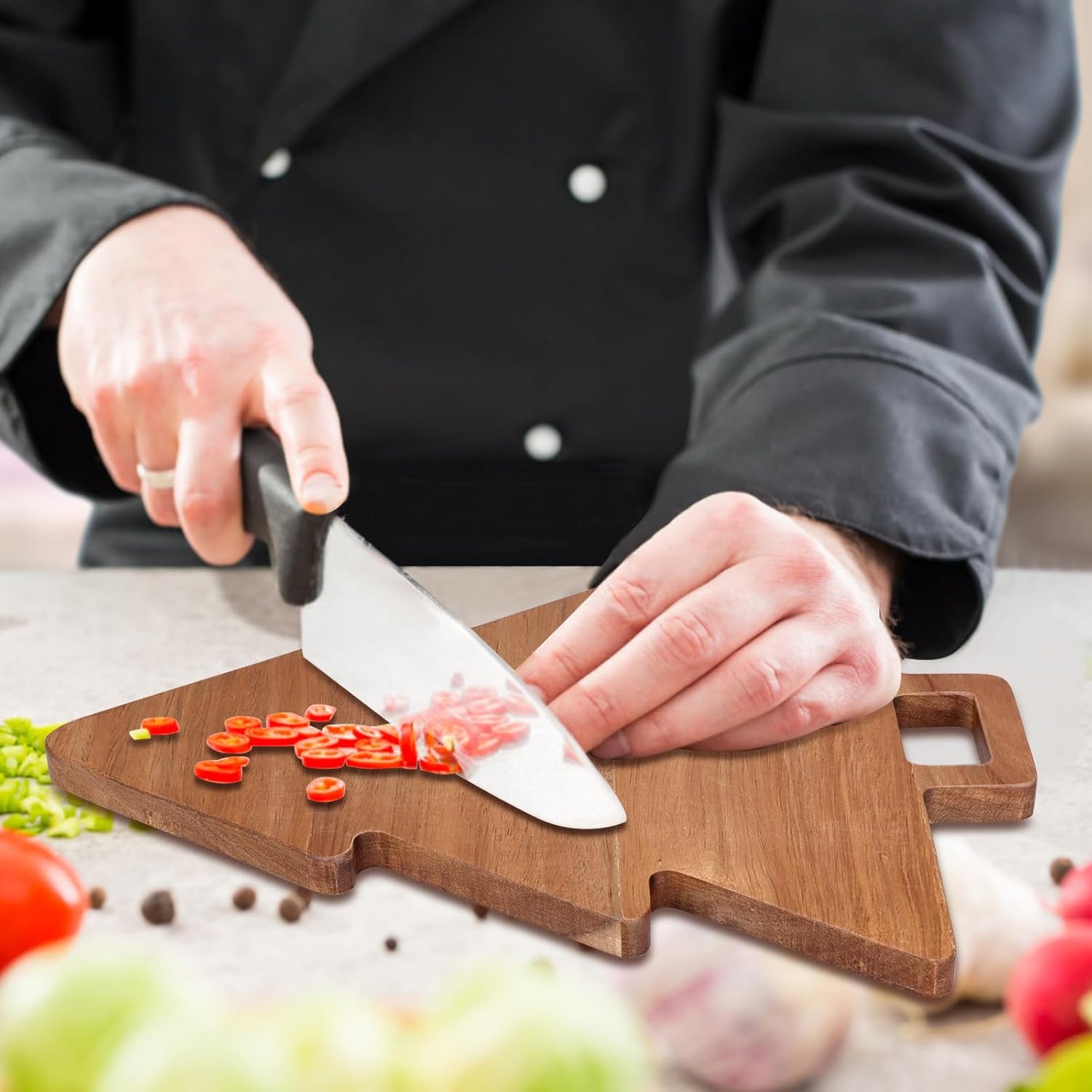 Christmas Kitchen Decor Tree Charcuterie Board Gift Acacia Wood Cutting Board with Handle Holiday Decorations Platter Wooden Xmas Cheese Boards Decorative Charcuterie Board Food Serving Tray