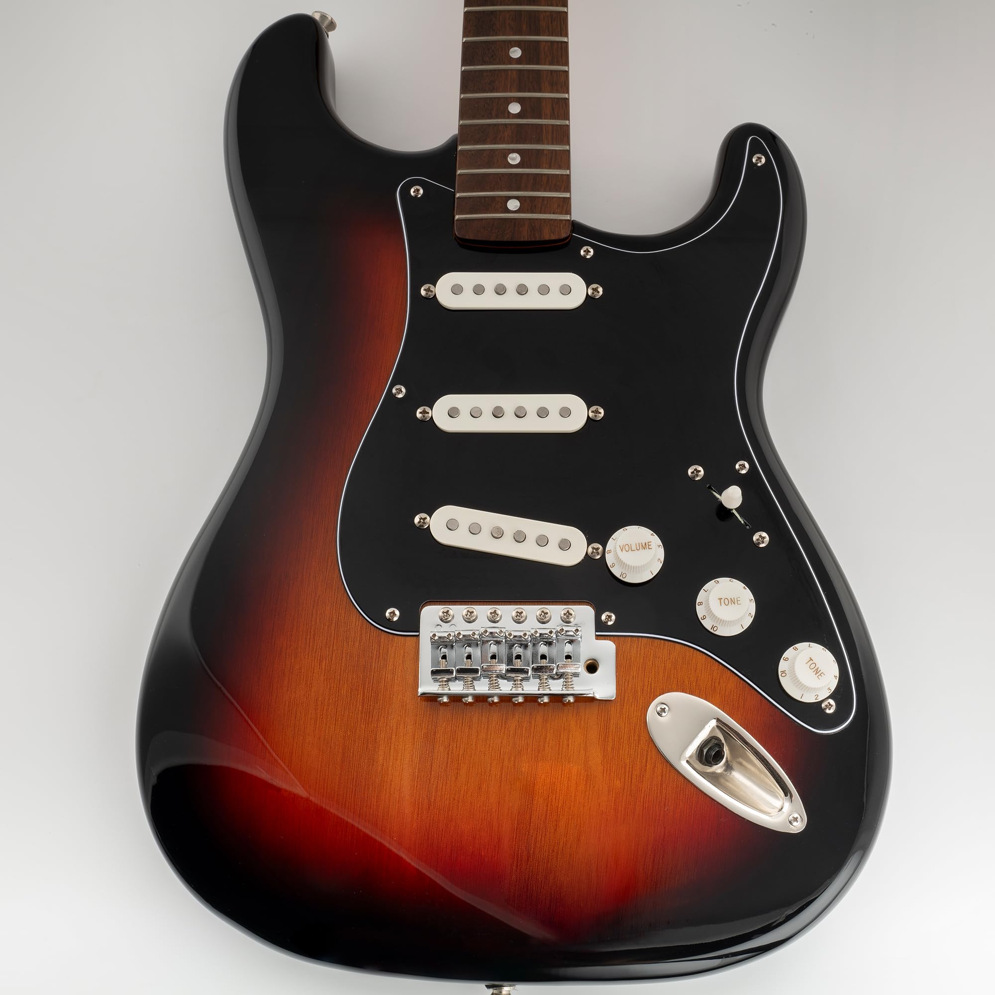 Squier ストラトキャスター サンバースト/ピックガードブラック Amazon.co.jp: Musiclily Pro 8穴STストラトピックガードSSS 3P