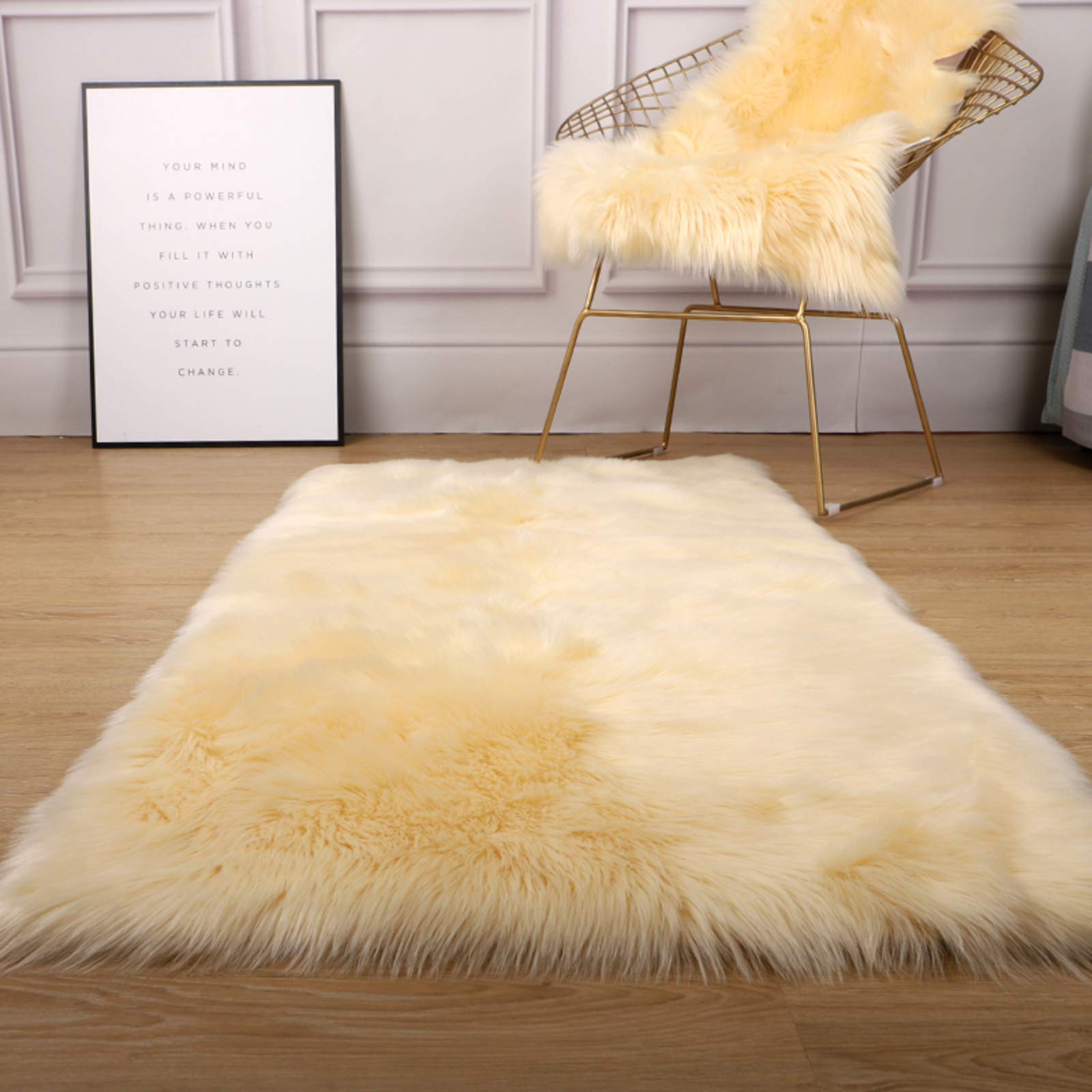 Tapis de sol en fausse fourrure beige SPOUR, décoration haut de gamme pour canapé
