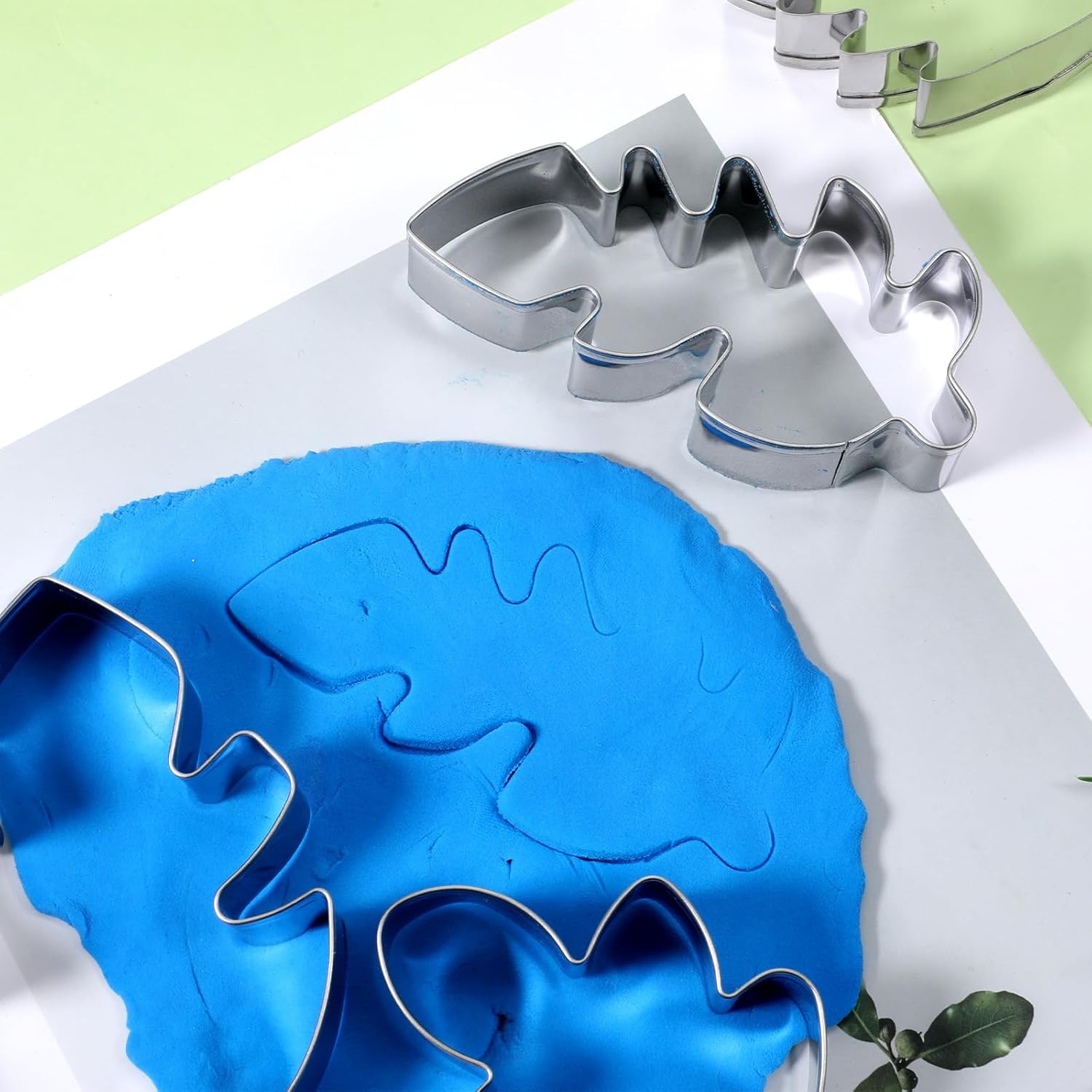 Tropical Leaves Cookie Cutter Set, 4 Pcs Oak Leaf, Monstera Leaves, Fern, Fondant Biscuit Cutters Stainless Steel Cookie Cutters - Image 4