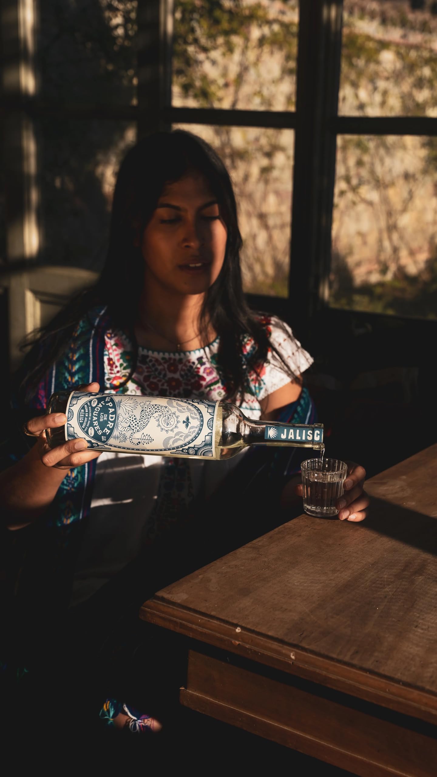 Padre de los Jaguares – Tequila Artigianale Premium di Agave Azul | Distillato di Terroir da Jalisco | Note Fruttate, Speziate e di Marzapane | Spirits Messicano | 70 cl, 40% vol.