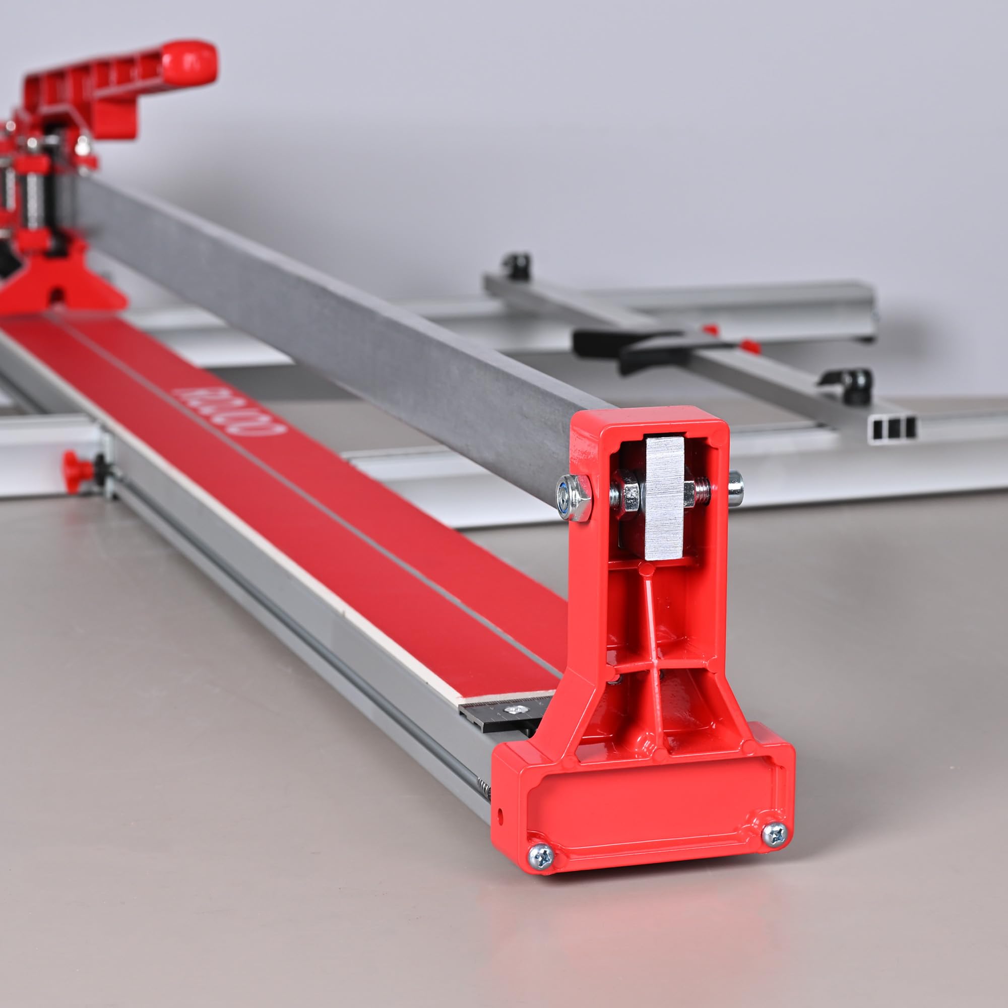 Cortador manual de azulejos de porcelana de cerámica de 1200 mm con guía deslizante, base de aluminio profesional resistente, escala de medición ajustable, rojo y plateado R2823T120 (48 pulgadas