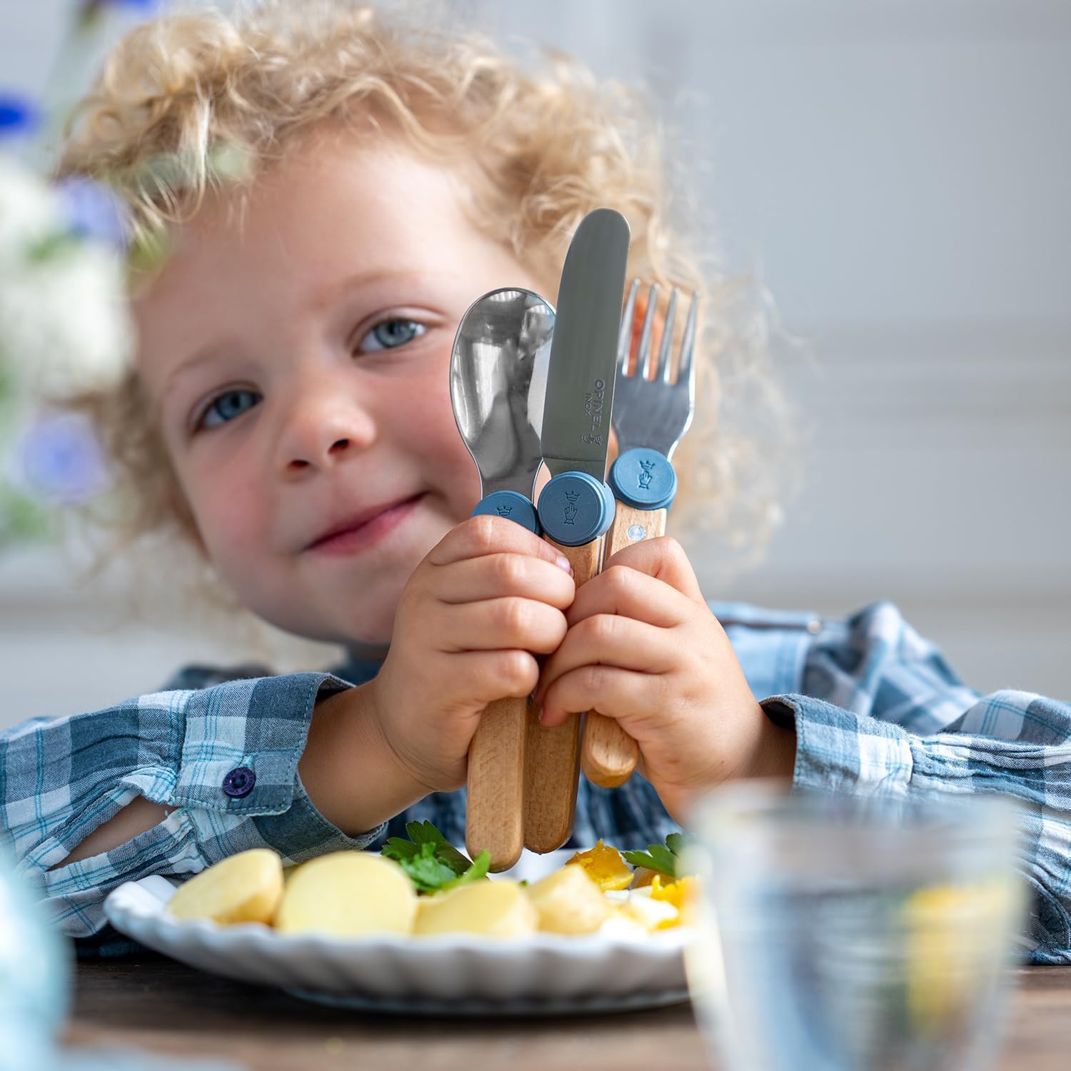 OPINEL Le Petit Gourmet Set de Couverts pour Enfants – Personnalisable avec Gravure – 4 pièces en Acier Inoxydable, idée Cadeau pour Naissance, baptême ou Anniversaire (Vert Olive)