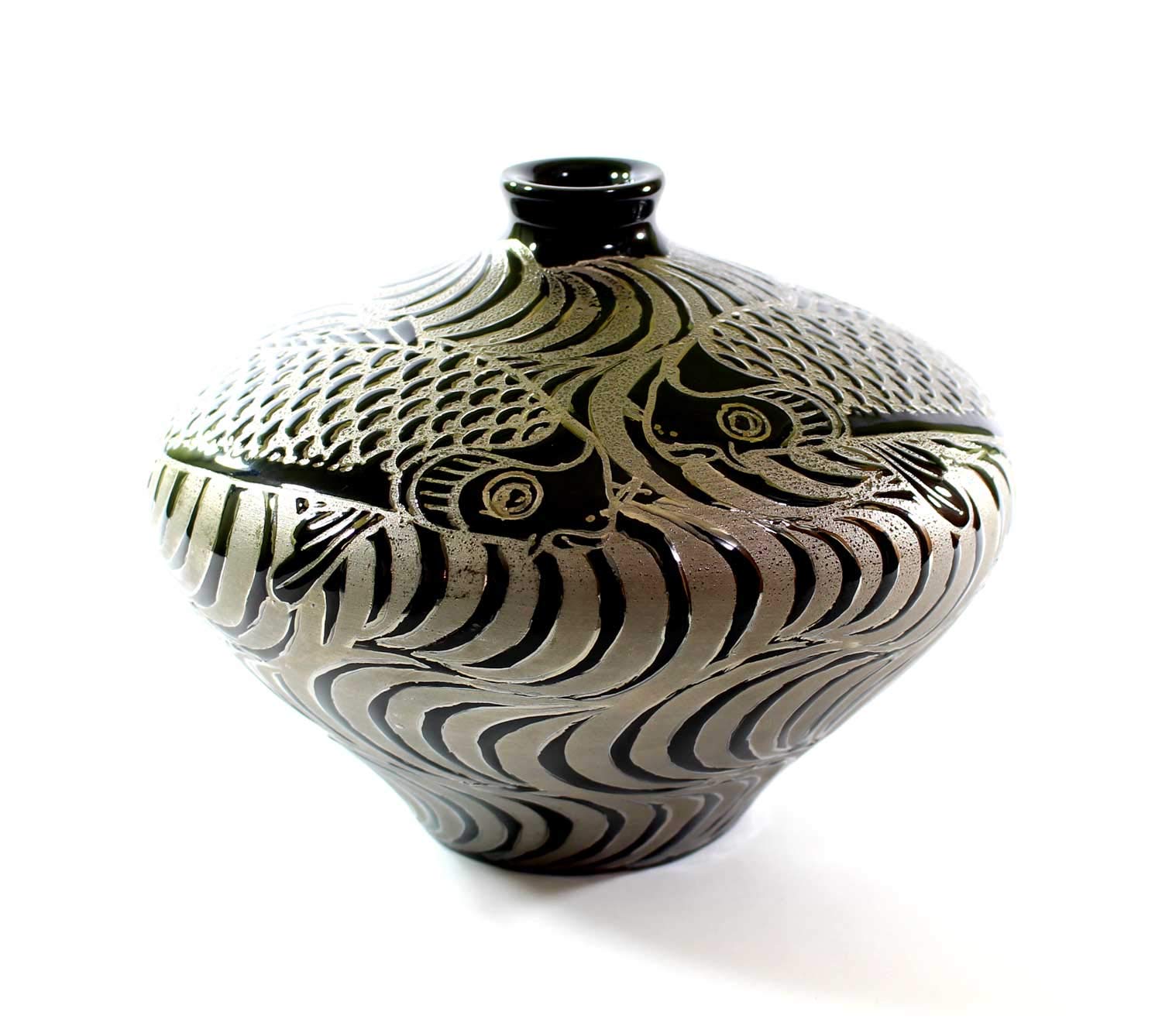 有田焼 天目釉プラチナ彩流水鯉絵花瓶｜陶芸作家 藤井錦彩 作