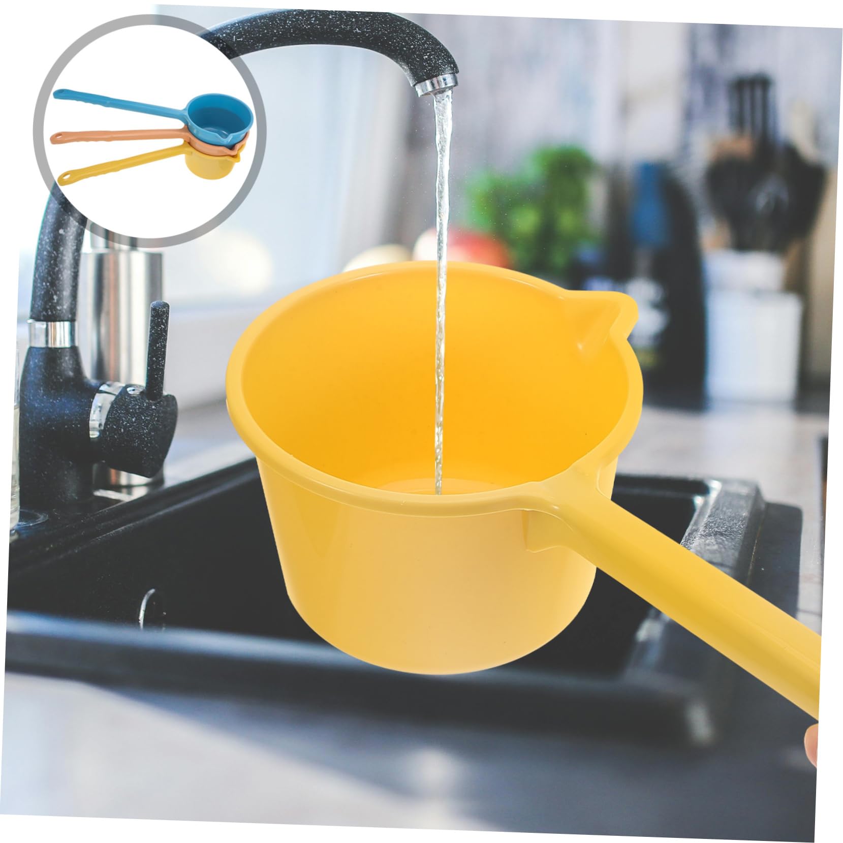 HOLIDYOYO Plastic Water Ladle Bath Ladle Dipper 3pcs Long Handle Hair Washing Cup Kitchen Water Scoop Livestock Feeding Ladle for Garden Watering Supplies