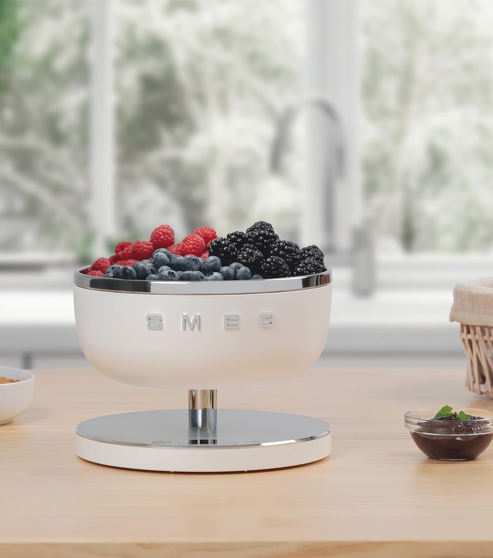 Smeg, Digitale Küchenwaage KSC01BLMWW, abnehmbare Edelstahlschüssel, vier Messeinheiten g/ml und lb.oz/fl.oz, mit Tara-Funktion, Maximale Kapazität 5kg, Schwarz