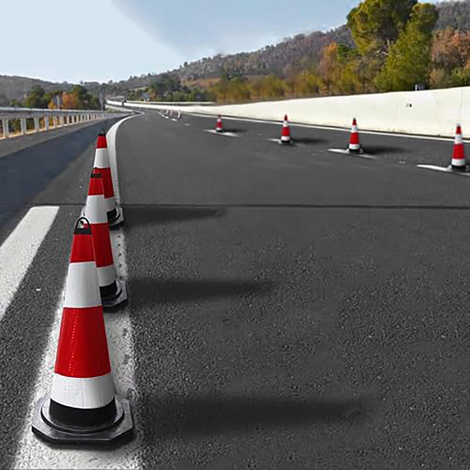 Cônes de sécurité réfléchissants durables – Cônes de signalisation en caoutchouc de 70 cm avec poignée, barrière de stationnement polyvalente pour chantiers et routes de sécurité (rouge, 2 p