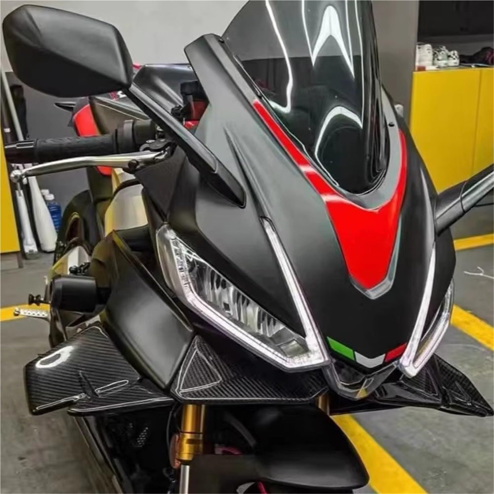 Front Bumper Splitter dachowy Pasuje do Aprilia RS660 2021-2023 Osłona wlotu powietrza Naked Front Spoiler Winglet Aerodynamiczny zestaw skrzydeł