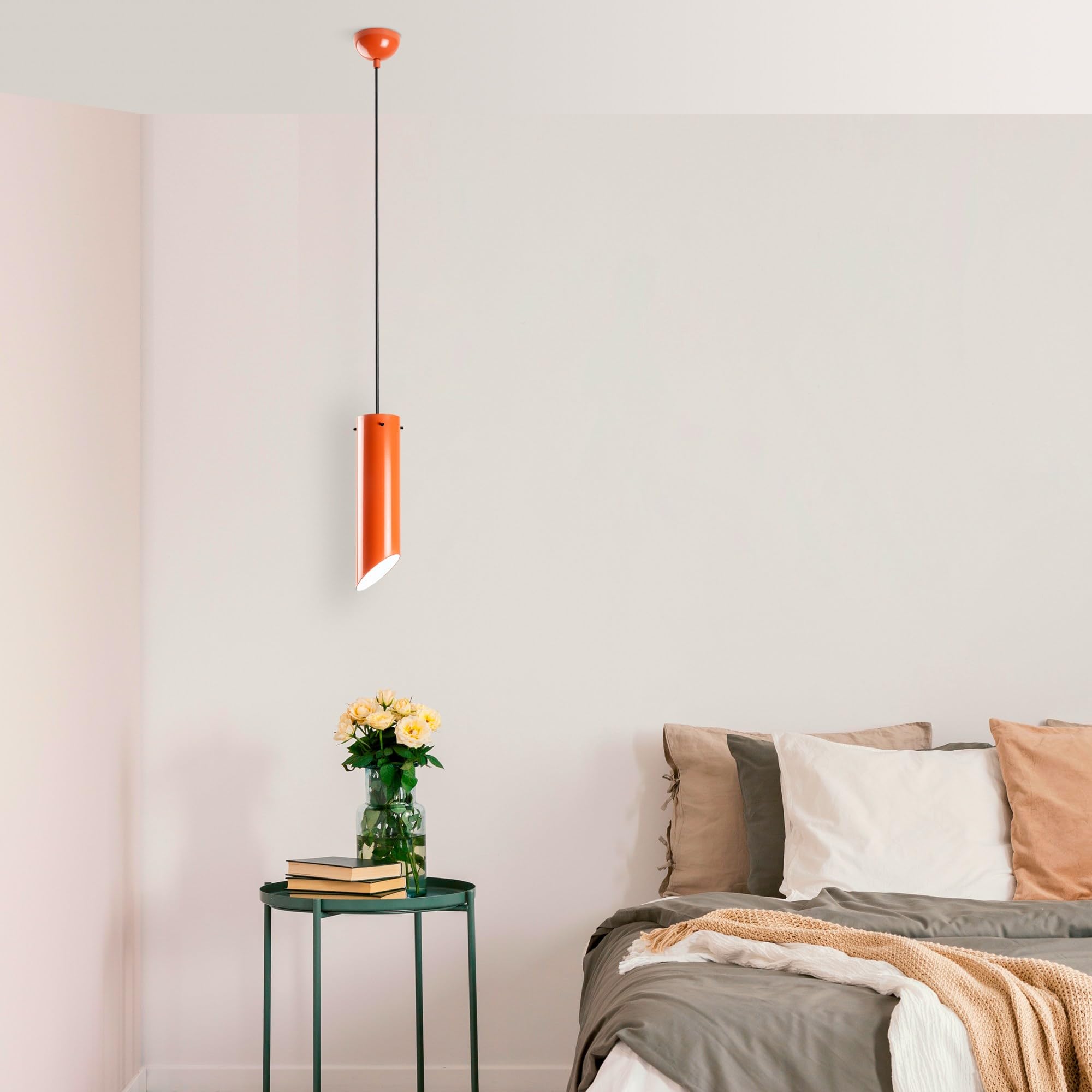 Chandelier orange moderne pour illuminer élégamment votre salon
