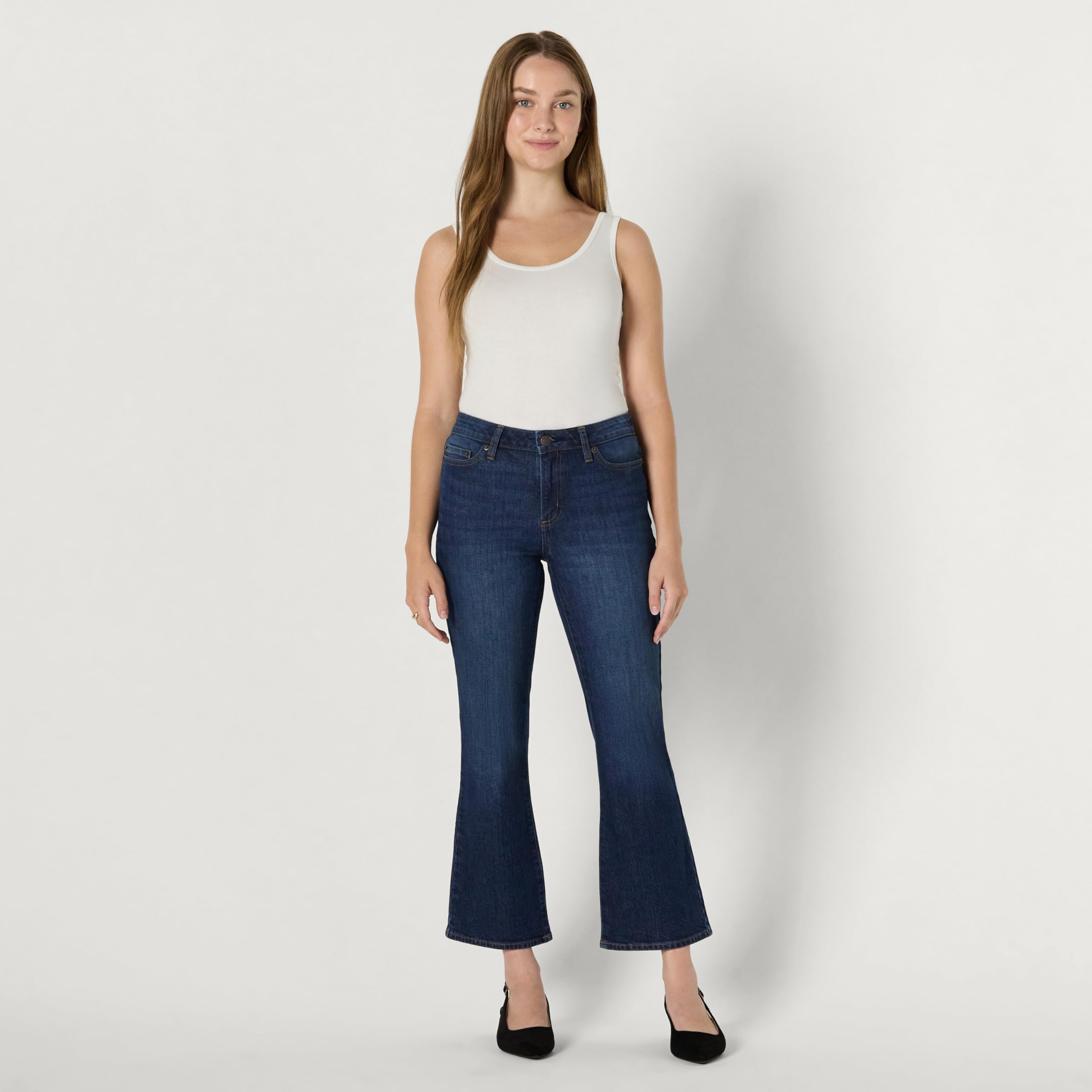 Amazon Essentials Donna Jeans Cropped alla Moda, a Vita Media con Fondo Svasato, Mediamente Elasticizzati