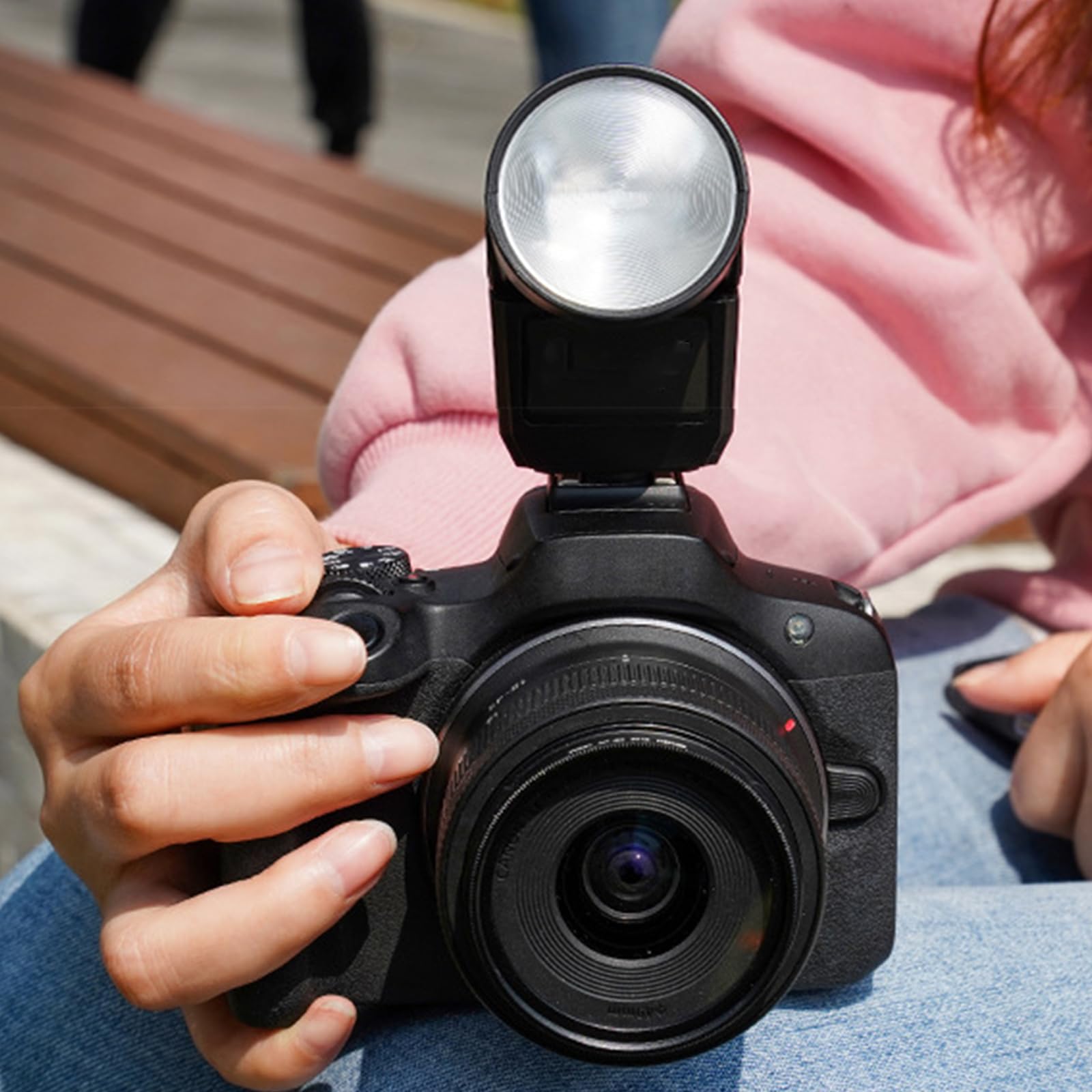 Luz de video compacta ideal para calle y eventos, ofrece una iluminación estable en múltiples modos de fotografía callejera