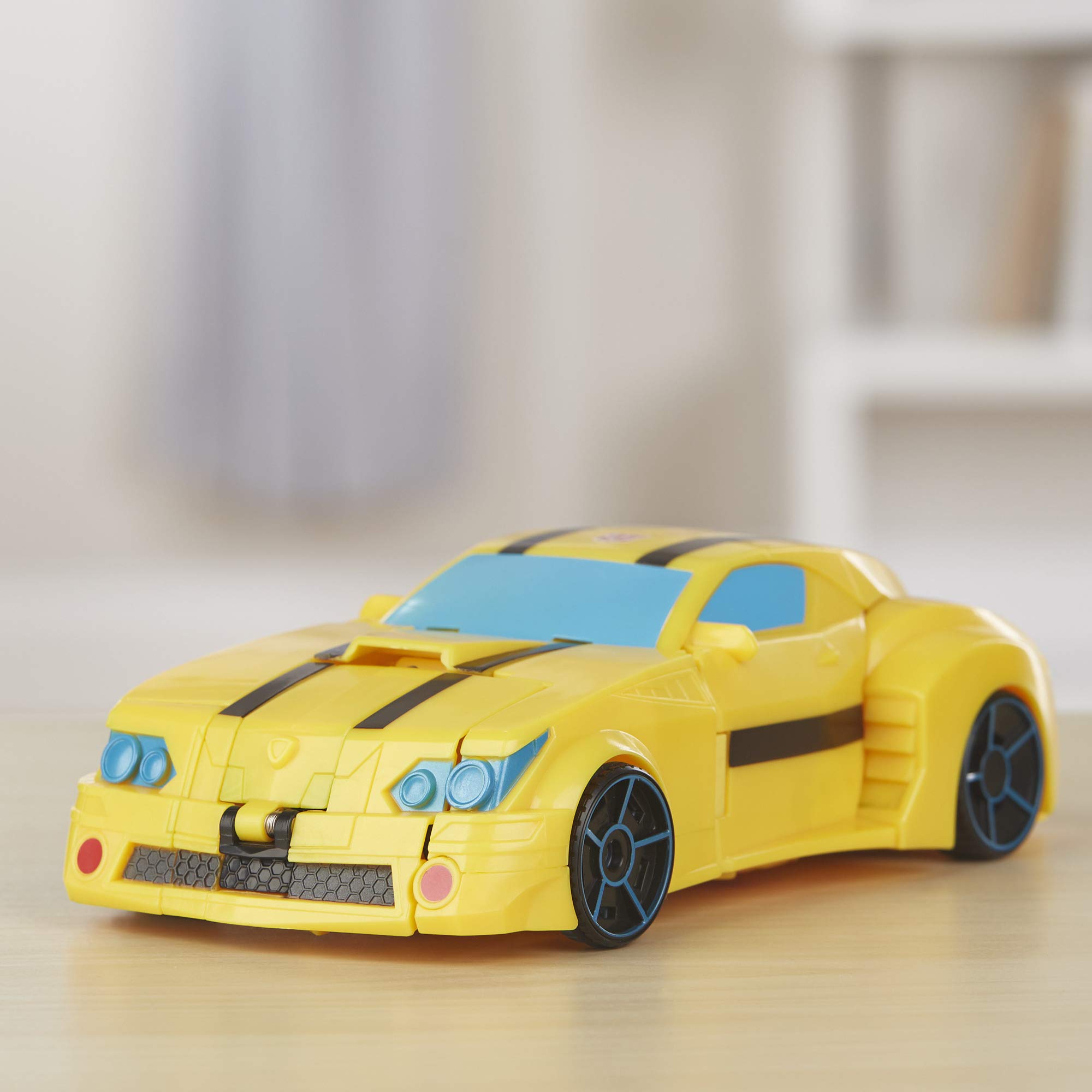 Transformers TRA CYBERVERSE Ultimate Bumblebee