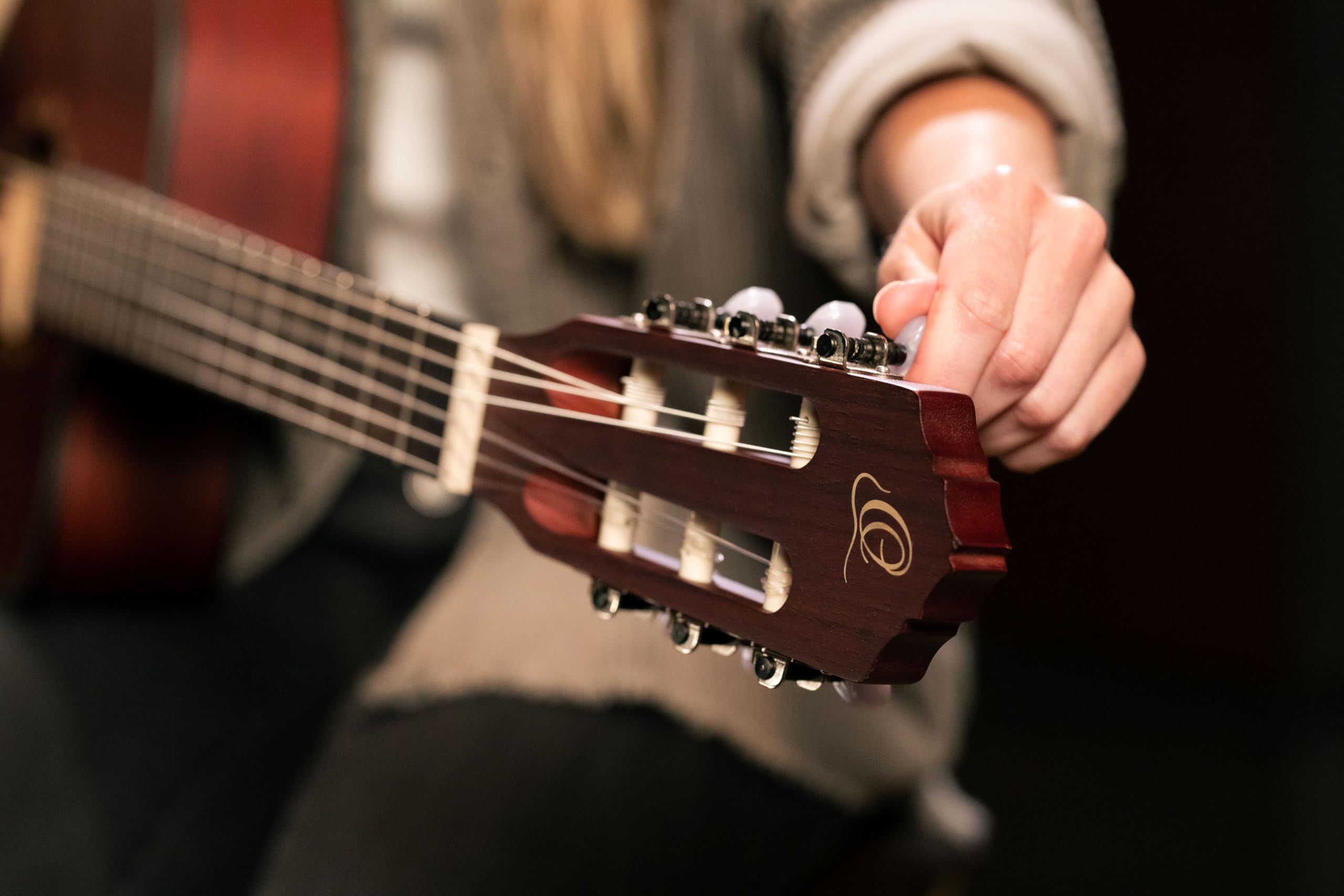 Ortega Guitars Chitarra Concerto Thinline Elettro-acustica - Serie Family - Slim Neck - include Gig Bag - Mogano (RCE125MMSN)