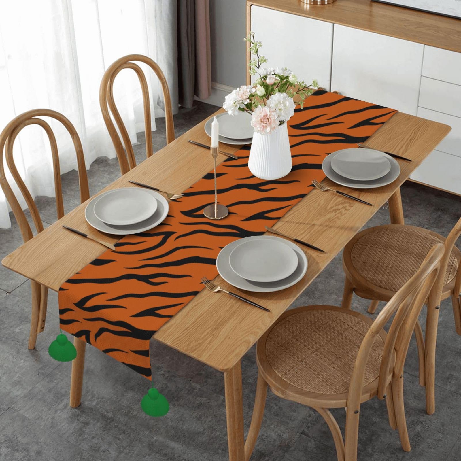 Chemin de table en lin motif léopard et tigre orange pour table de fête