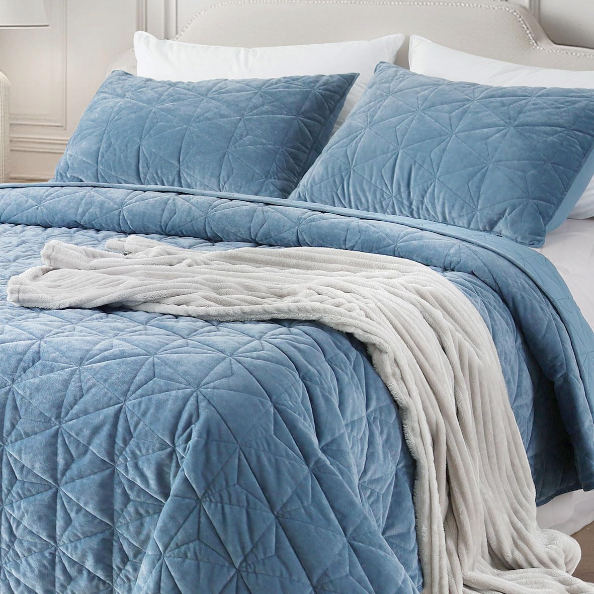 DAWNDIOR Corduroy Quilt Set King 104"x90", Lightweight All-Season Quilt with 2 Pillow Shams, Soft Fine-Striped Quilted Bed Cover, Navy Blue