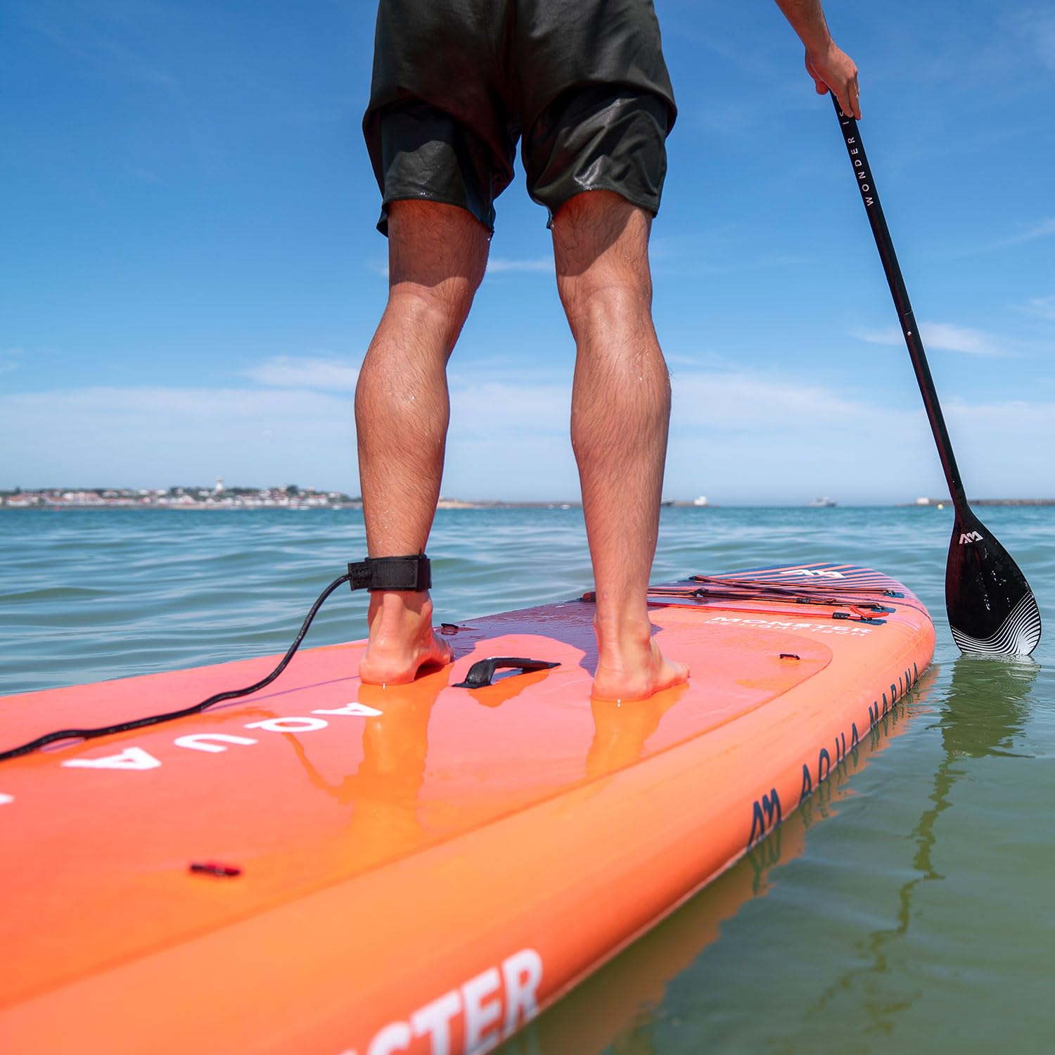Aqua Marina Monster 12'0" – Tabla de surf hinchable todoterreno para principiantes, juego completo – edición limitada roja