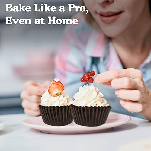 Vista 171 de Regency Wraps Vasos para hornear de grado profesional a prueba de grasa, paquete de 40 unidades, revestimientos estándar, lunares azul cobalto