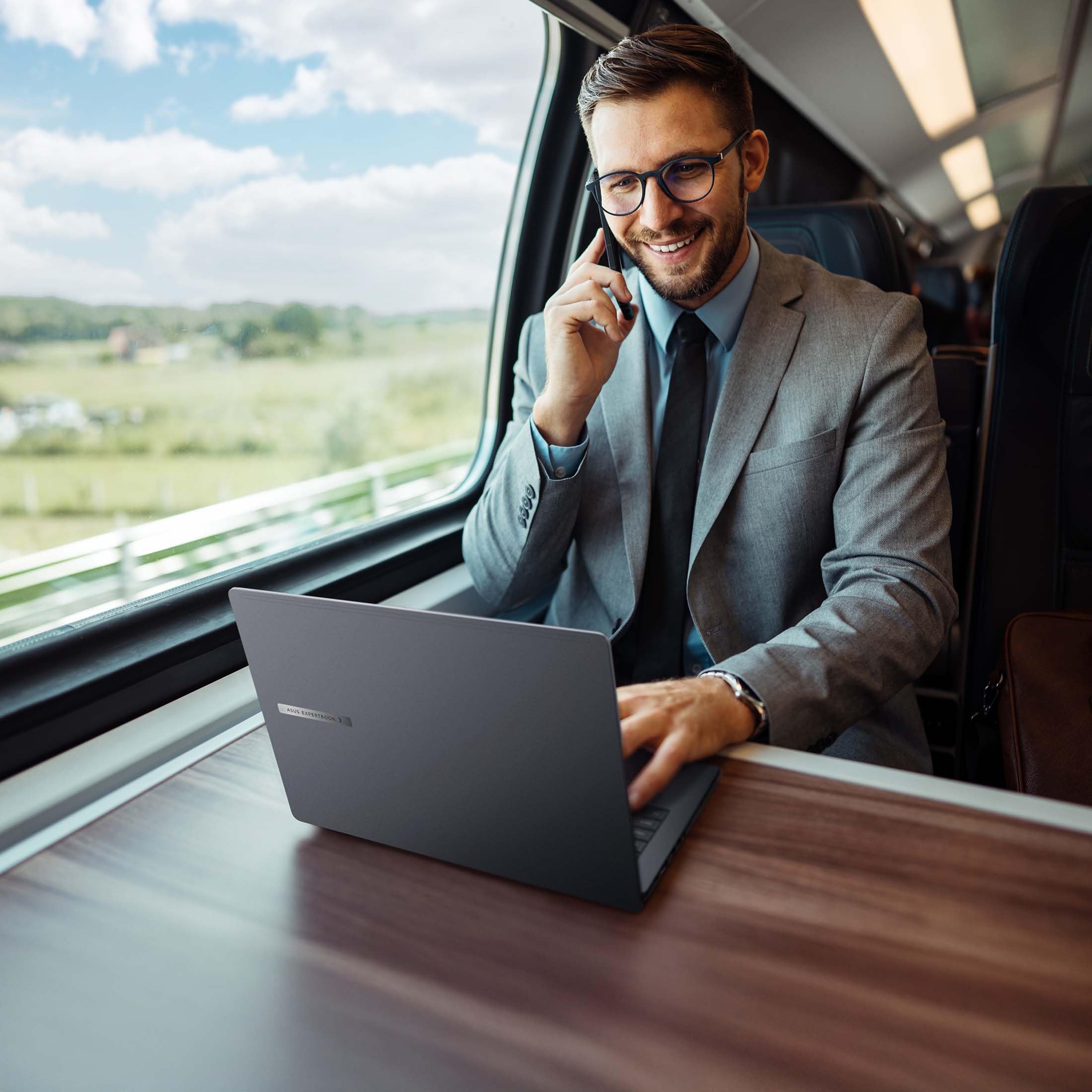 ASUS ExpertBook B5 | 14" WQXGA | Ultra 7 255H | RAM: 64GB | SSD: 1TB | Laptop in Gentle Grey | beleuchtete Tastatur | Aluminium | Windows 11 Pro | Office 2024 Pro | Notebooktasche