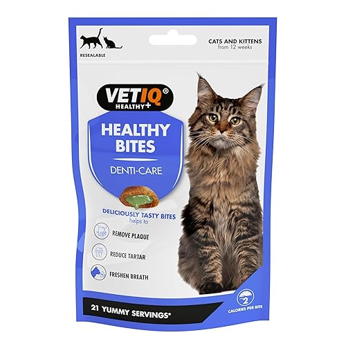 VETIQ Healthy Bites Denti-Care Treats For Cats & Kittens 12+ Weeks, High in Protein, Helps to Reduce & Prevent Plaque & Tartar & Freshens Breath, 65 g (Pack of 8) - VETIQ Breath & Dental Care Bites - Cat 65g
