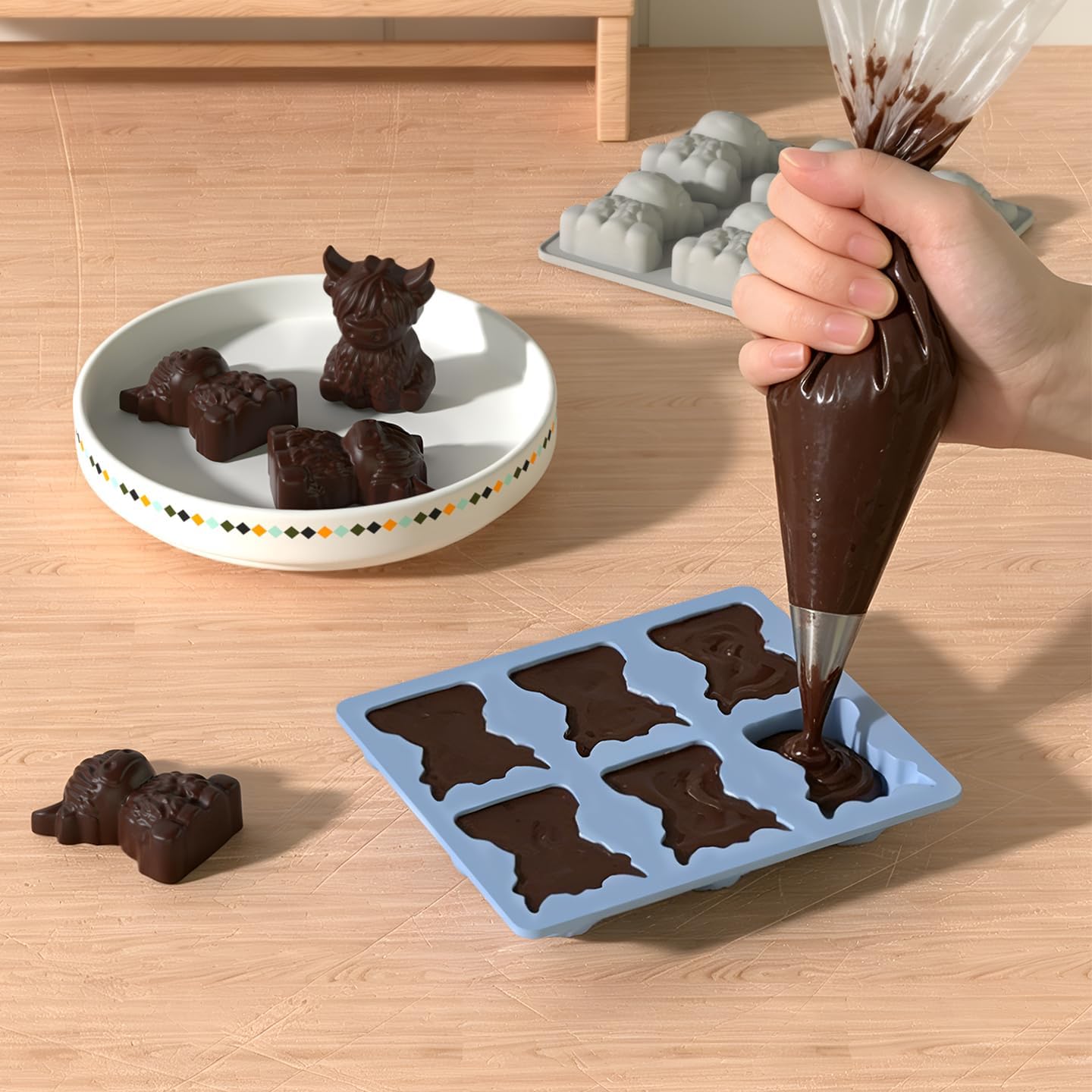 Silicone Highland Cow Ice Cube Mold, 2 Pack, 3D Animal Cattle Shape Ice Tray, BPA-Free Reusable Ice Mold for Whiskey Cocktail Coffee Drink Home Bar Party
