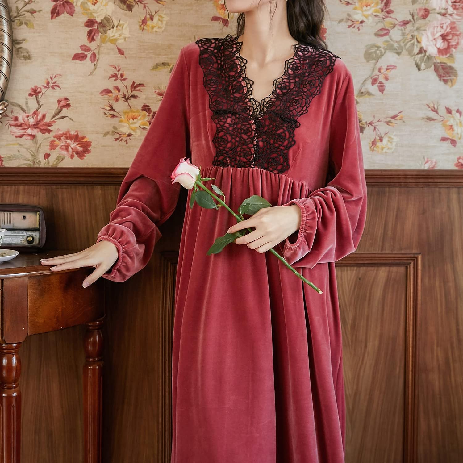 Women's Long Sleeve Nightgown Velvet Sleep Dress Ruffle Crew Neck Mid-length Nightdress - Image 5
