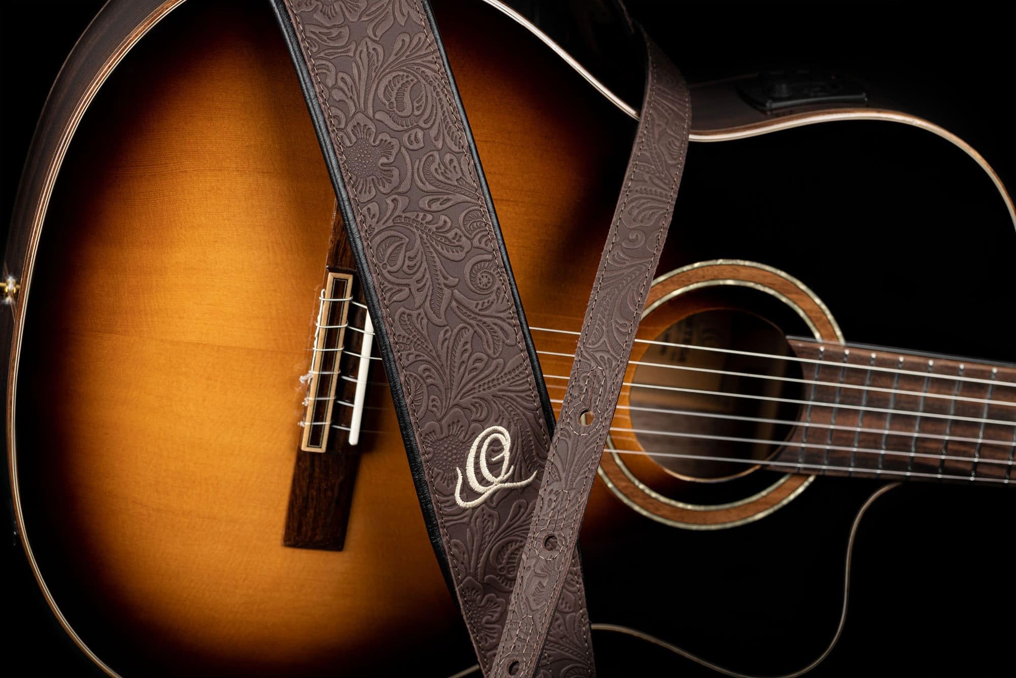 Ortega Guitars Gitarrengurt Länge Verstellbar - Akustik Gitarre / Bass, E-Gitarre, E-Bass - Byzantine Series - Echtleder, Byzantine Cocoa (OSBY-2)