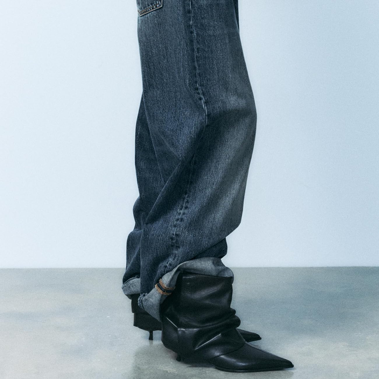 Womens Kitten Heel Slouchy Ankle Boots Pull On Pointed Toe - Image 2