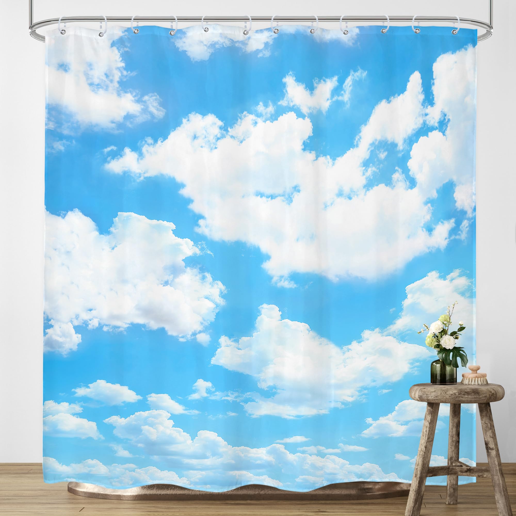 Tenda da doccia con nuvole bianche e cielo blu, paesaggio