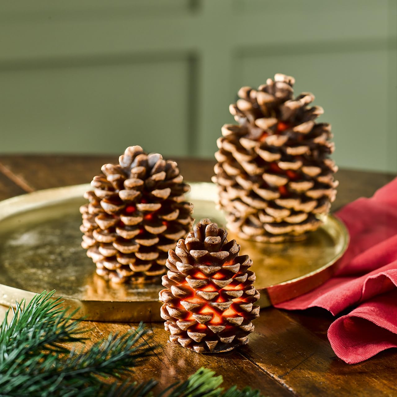 Mysmartbuy.com Brown Set Of 3 Led Pinecones – Battery Powered Light Up Wax Pine Cone Trio Festive Christmas Xmas Home Candle Decorations For Tabletop, Mantelpiece, Shelf, Windowsill – H8, 9 & 12Cm