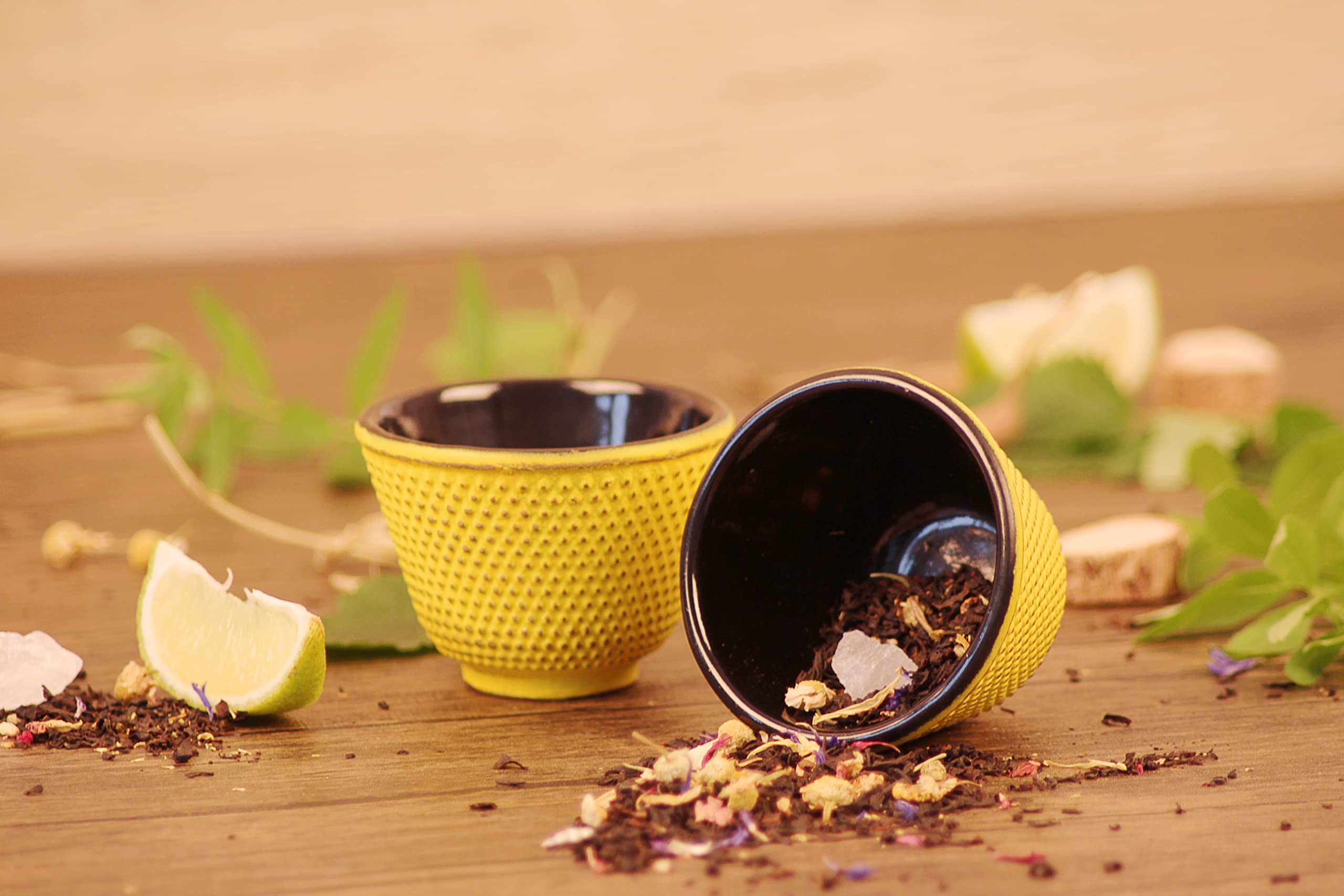 ECHTWERK Service à thé en fonte, théière 0,8 L avec passoire amovible, théière avec soucoupe, set de théières au design vintage pour la préparation de thé en vrac, jaune