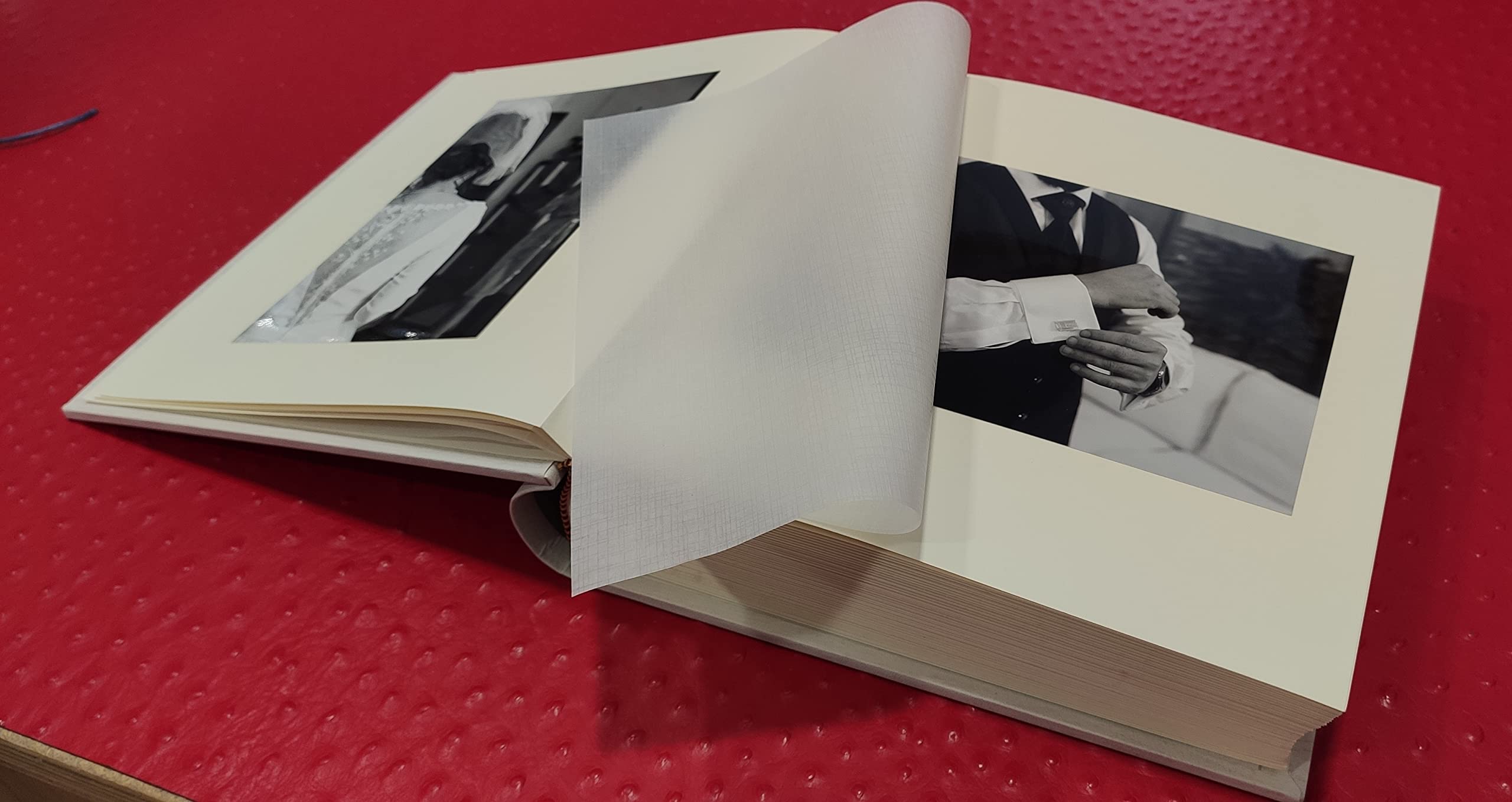ALBUM FOTOGRAFICO NOZZE MATRIMONIO ANNIVERSARIO TELA DI LINO BEIGE CON CUORI IN LEGNO E INIZIALI PERSONALIZZABILI DESIGN LEGNOEGRAFITE (30X30 cm con 30 fogli (60 facciate))