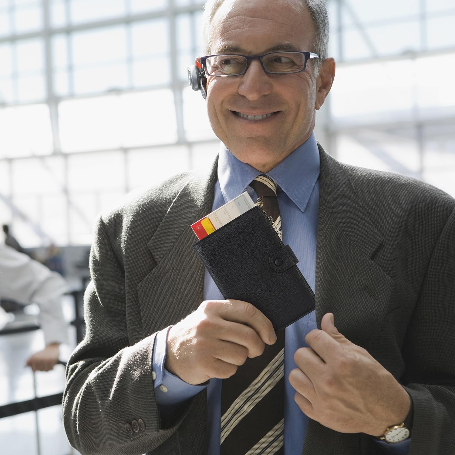 WASON Copertura del passaporto blocco RFID in pelle, Portafoglio da viaggio, passaporto tasca con cerniera per carta d'identità carta d'imbarco biglietto contanti scheda SD (Nero)