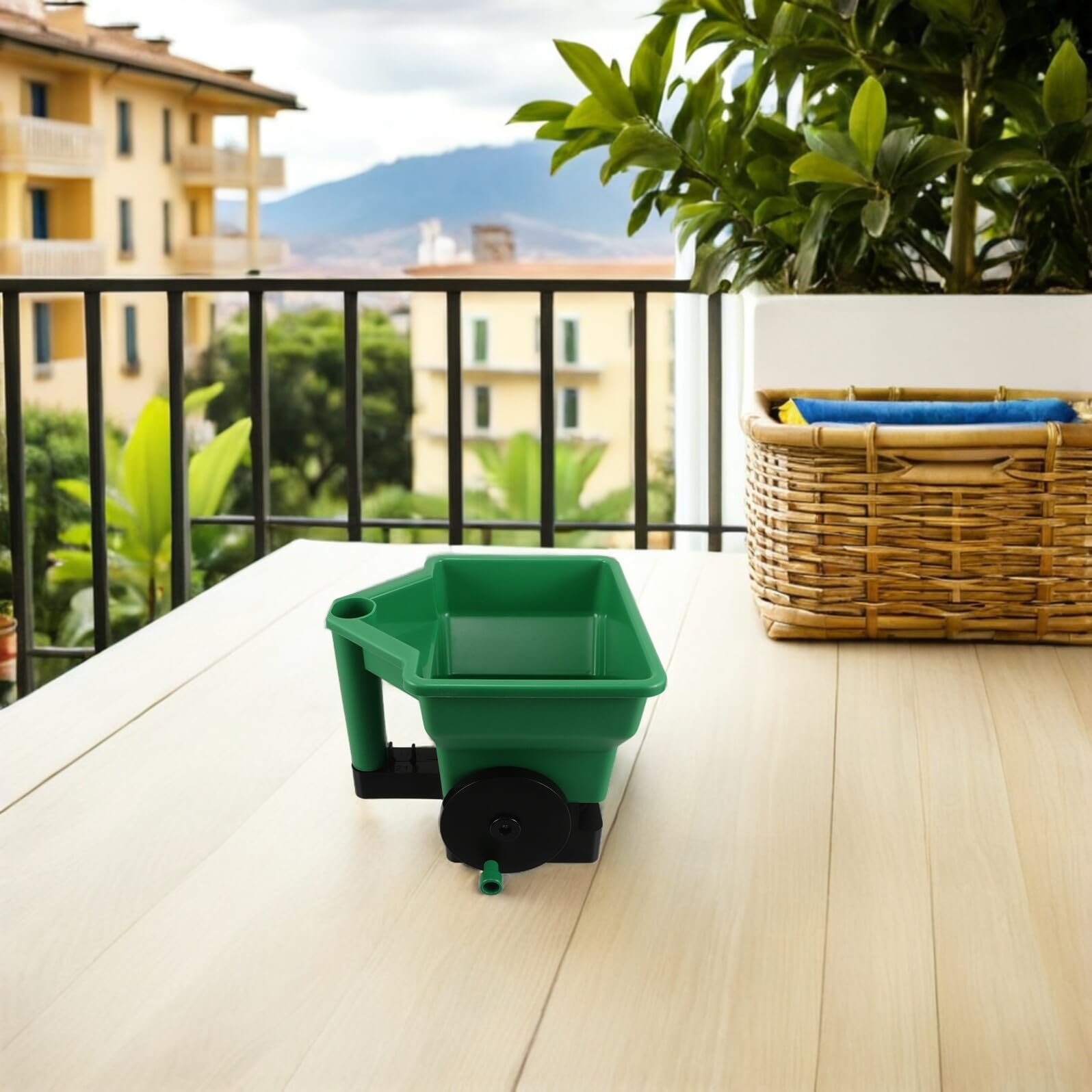 NUOBESTY Spandiconcime Manuale Portatile a Manovella, Spargisale per Prato Piccolo in Plastica Robusta Regolazione Larghezza e Densità, Seminatrice Pratica per Giardinaggio e Cura Orto