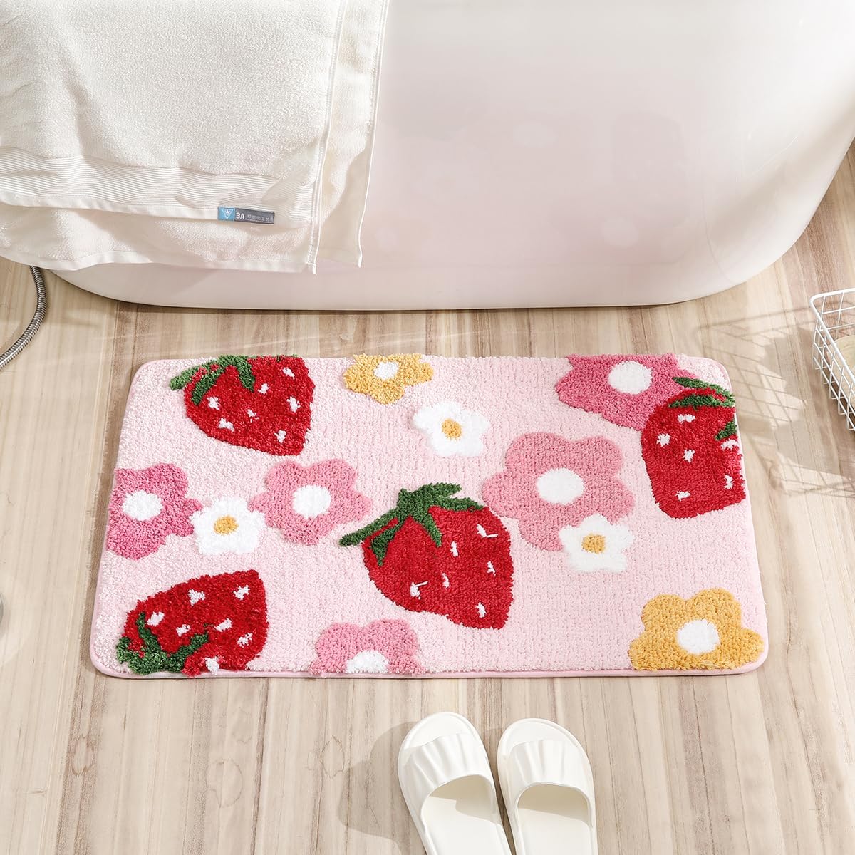 Strawberry Bath Carpet Non Slip Bath Mat Soft Microfiber Super Absorbent Machine Washable Bathroom Rug Thick Plush Bath Mat for Bathroom, Bedroom and Living Room (31"x20", Pink)