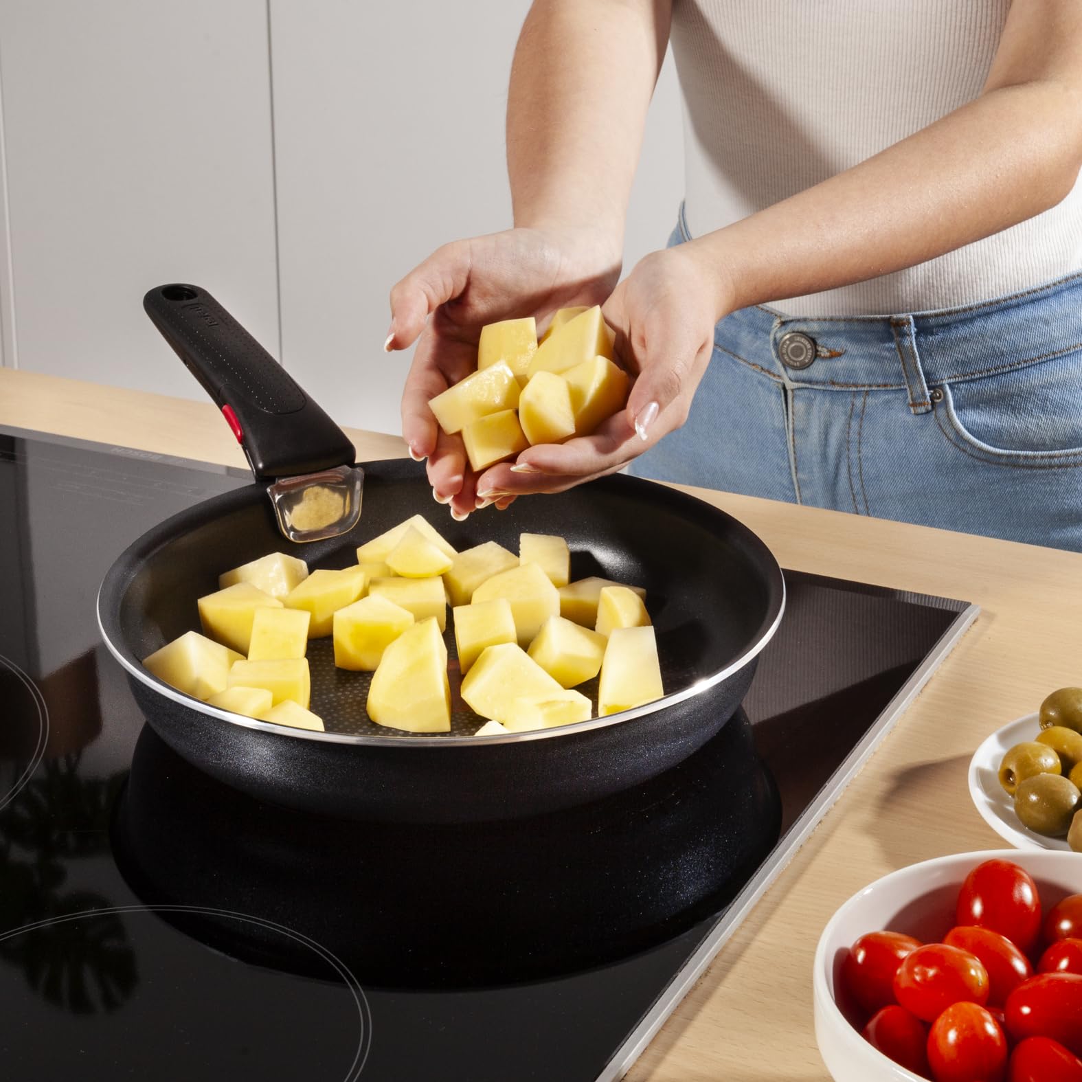Tefal L72390 3-częściowy zestaw patelni ze zdejmowanym uchwytem Ingenio Enjoy, 24/28 cm, zajmuje mało miejsca, zestaw patelni z powłoką zapobiegającą przywieraniu, wszystkie rodzaje kuchenek